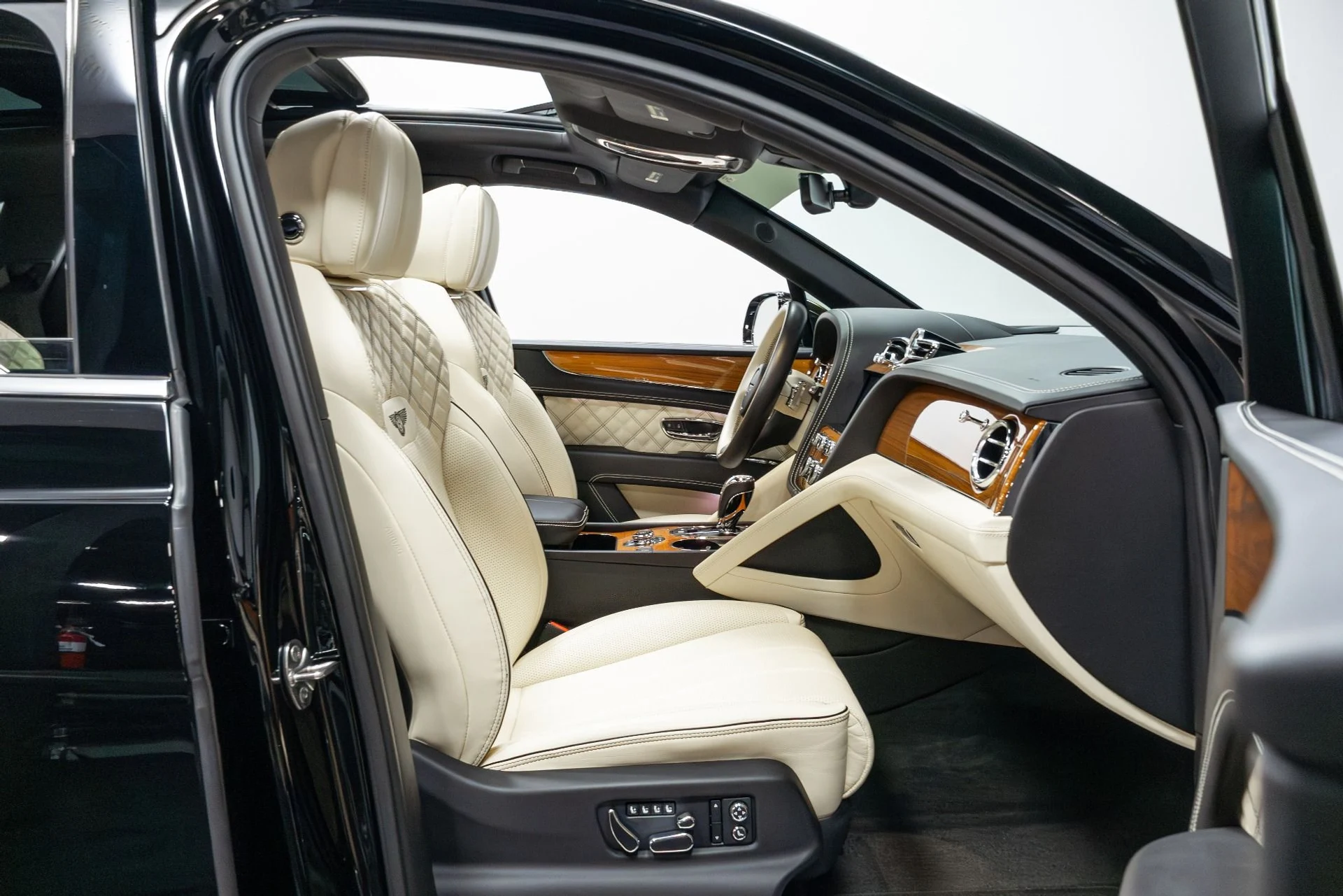 mph029_2540189361_Used_2021_Bentley_Bentayga_V8_First_Edition_1776782316_a3a0f14c9f