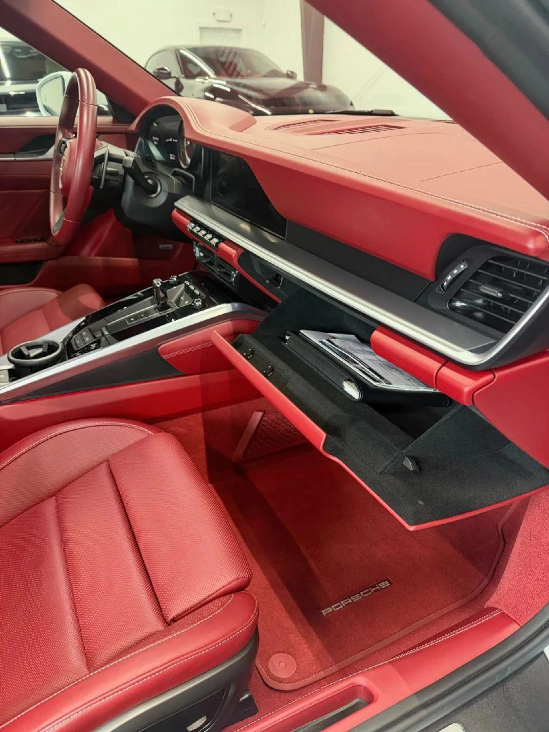 mph029_2555991666_Used_2022_Porsche_911_Carrera_Cabriolet_2_D_1786495199_46f156a2d7