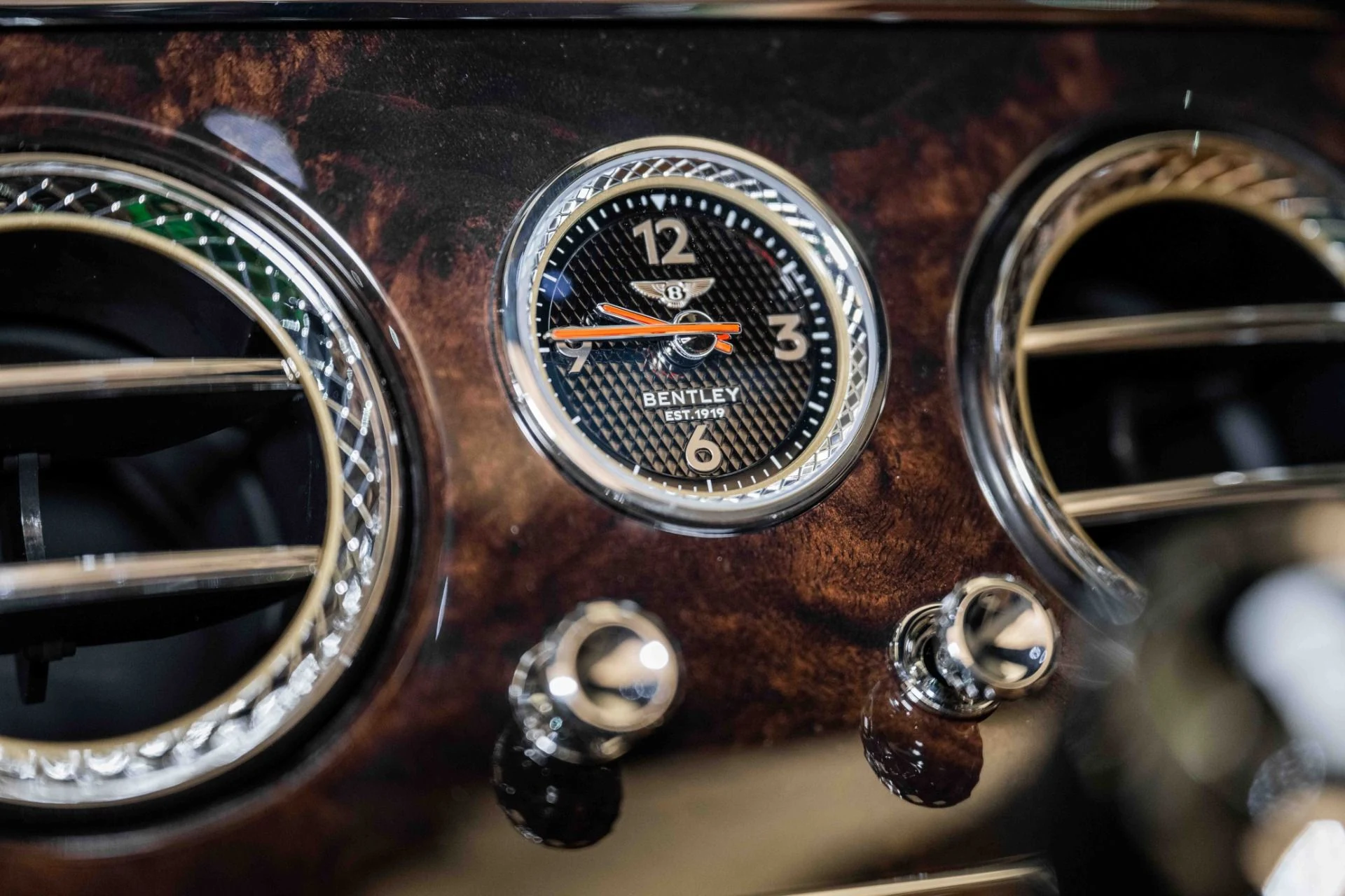 mph029_2560683508_Used_2024_Bentley_CONTINENTAL_GTC_Azure_V8_1705167241_b423cb205f