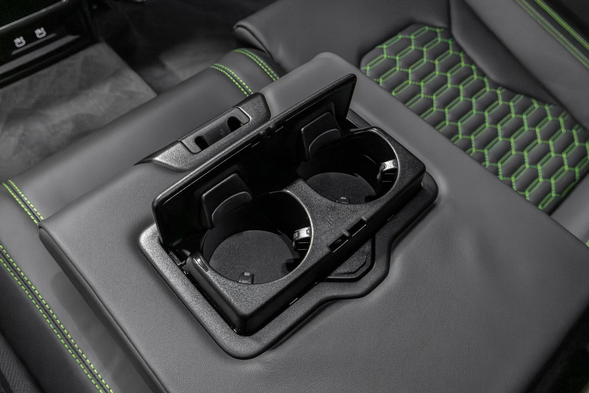 mph029_2565579507_Used_2022_Lamborghini_Urus_1771543126_f824b2a216