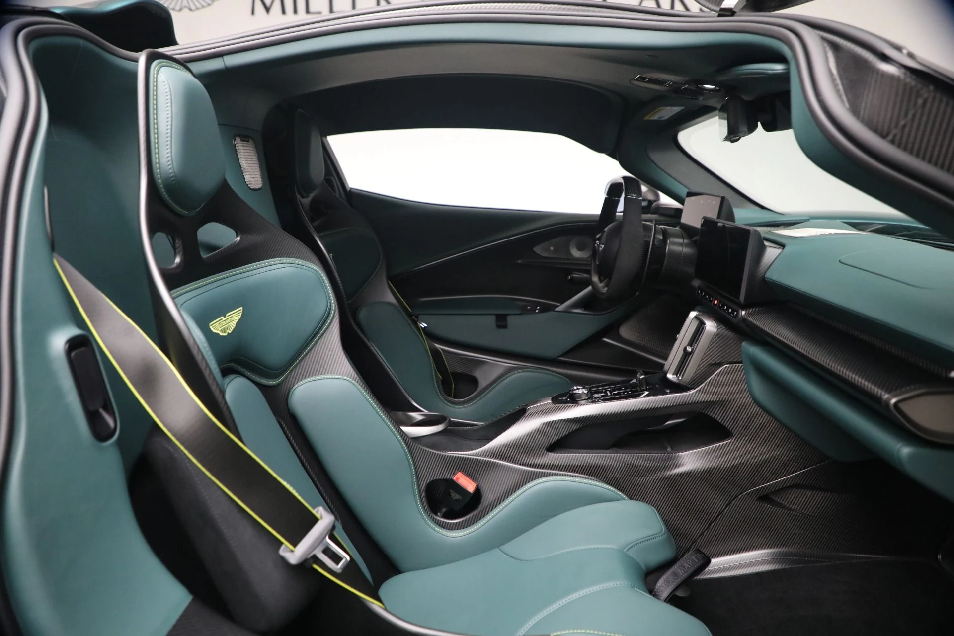 mph029_2568546843_New_2026_Aston_Martin_Valhalla_1779312617_64e6c4ad90