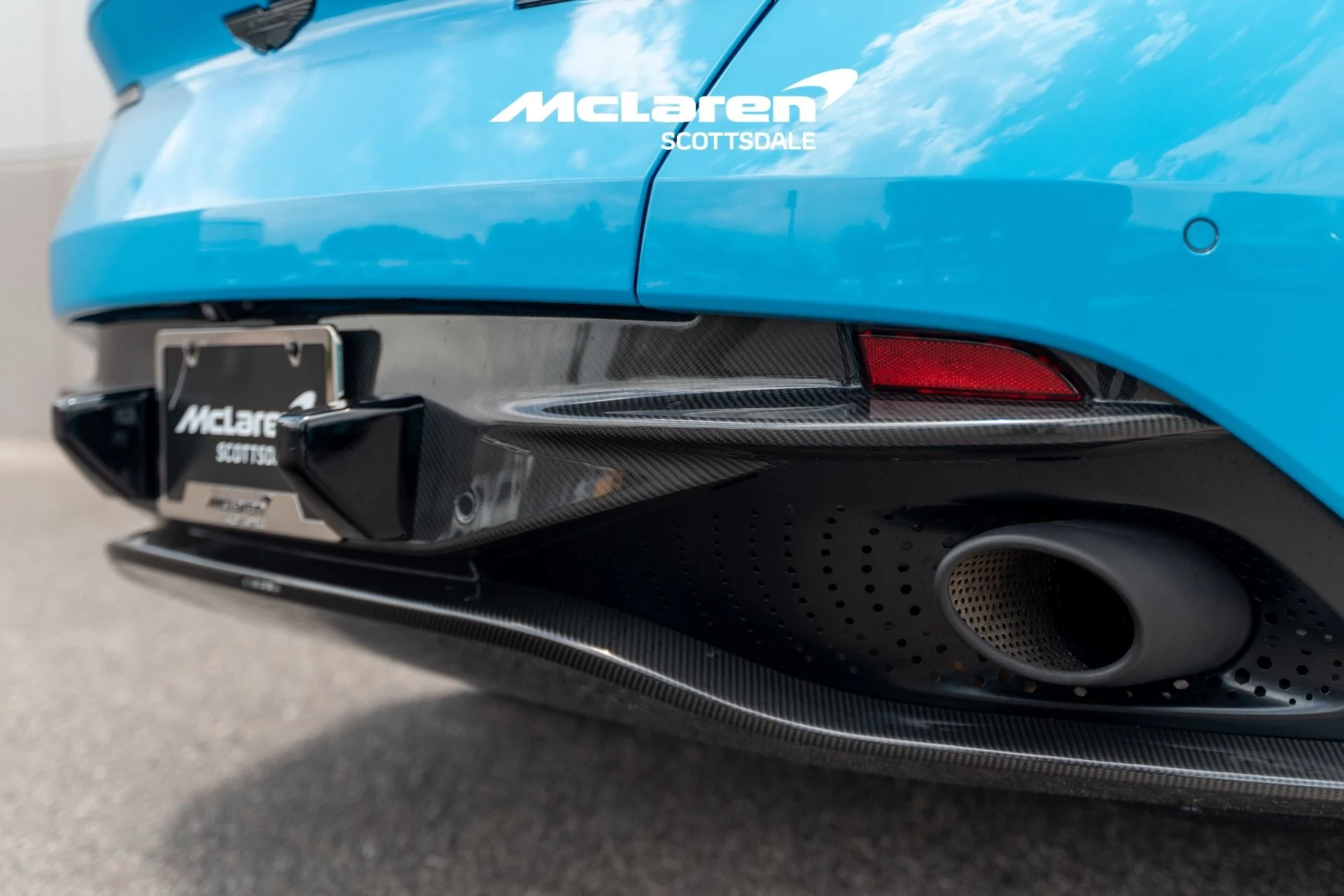 mph029_2570134485_Used_2024_ASTON_MARTIN_DB_12_V8_1782495312_1a6decf028