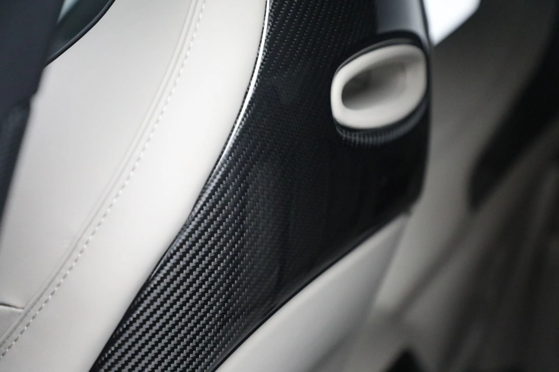 mph029_2575885250_New_2025_Aston_Martin_DBX_707_7985eb3169