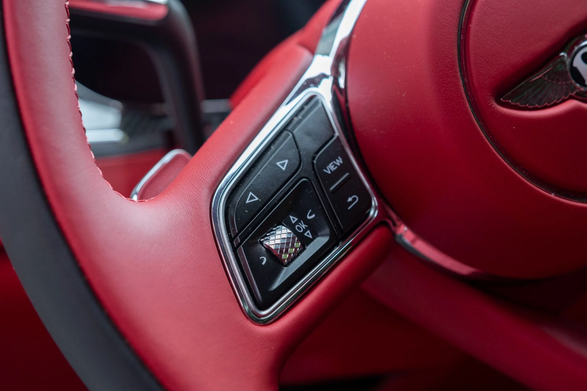 mph029_2576695562_Used_2024_Bentley_Flying_Spur_V8_1779398452_39459d72d1