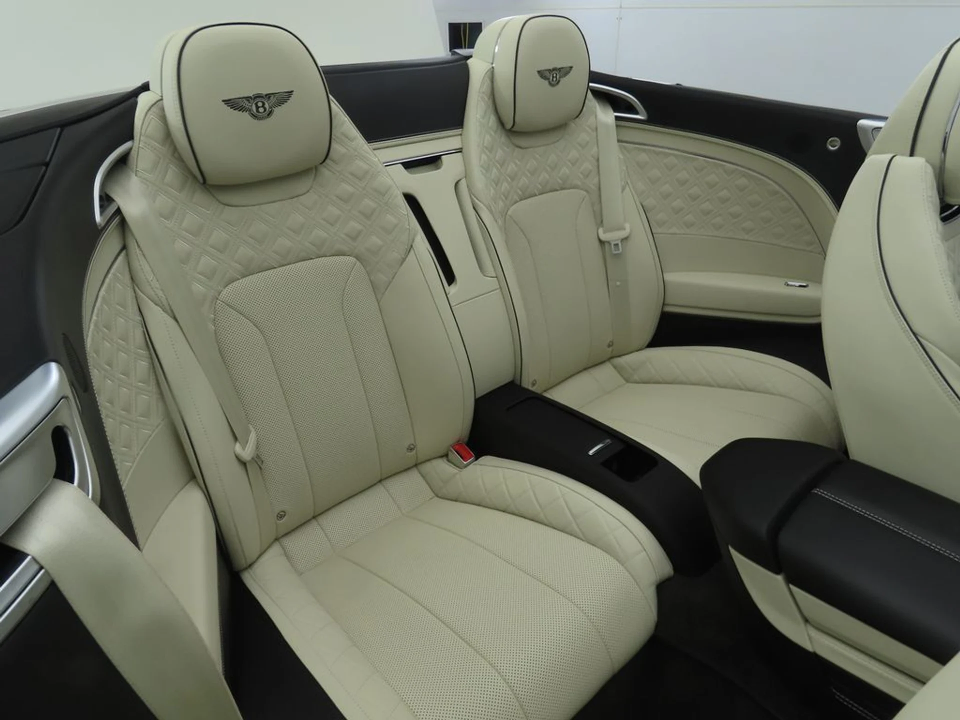 mph029_2578834911_used_2022_bentley_continental_gtmullinerconvertible_8119_22908065_30_1024_3b0e68aace