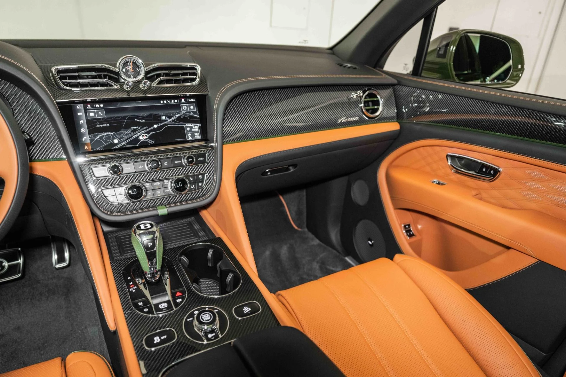 mph029_2582185699_Used_2024_Bentley_Bentayga_EWB_Azure_V8_1718899287_b0ad65ac9d