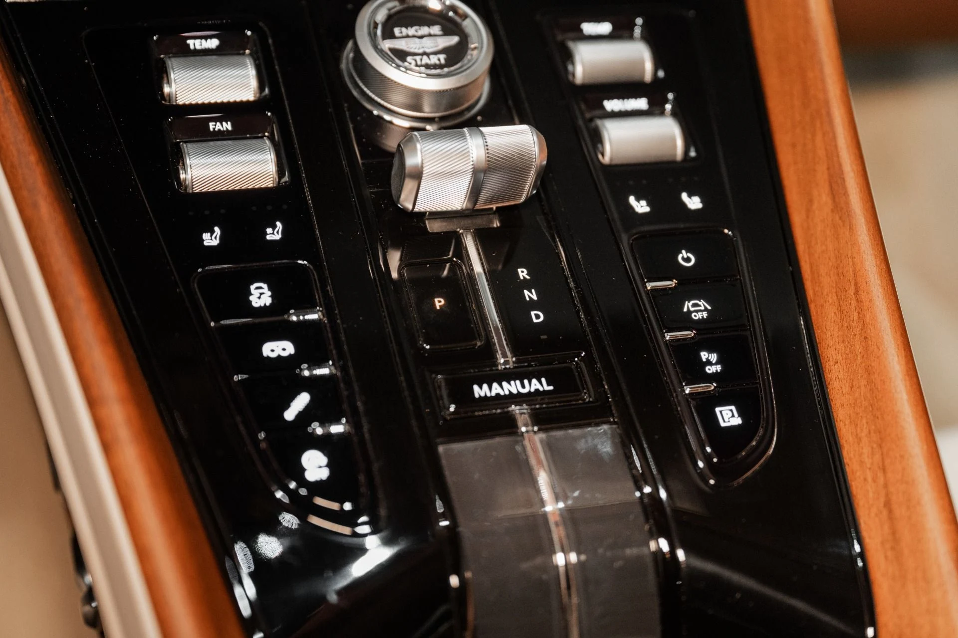 mph029_2588815472_Used_2025_Aston_Martin_DB_12_V8_1762356826_03ffbbd5c2