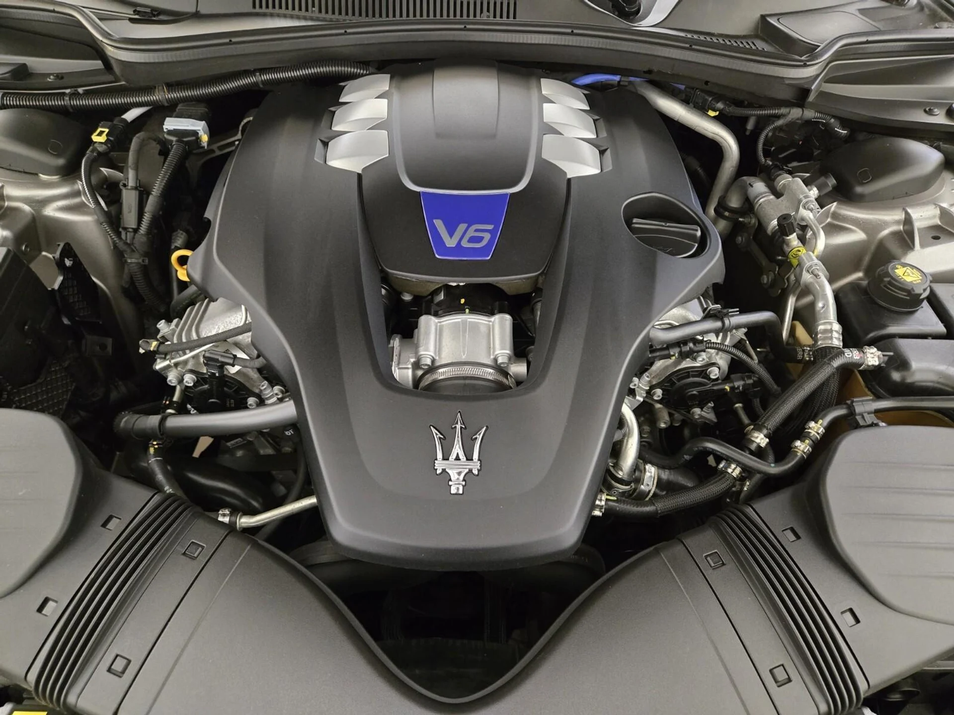 mph029_2597685700_Used_2019_Maserati_Ghibli_S_1753943855_a532a09c4a