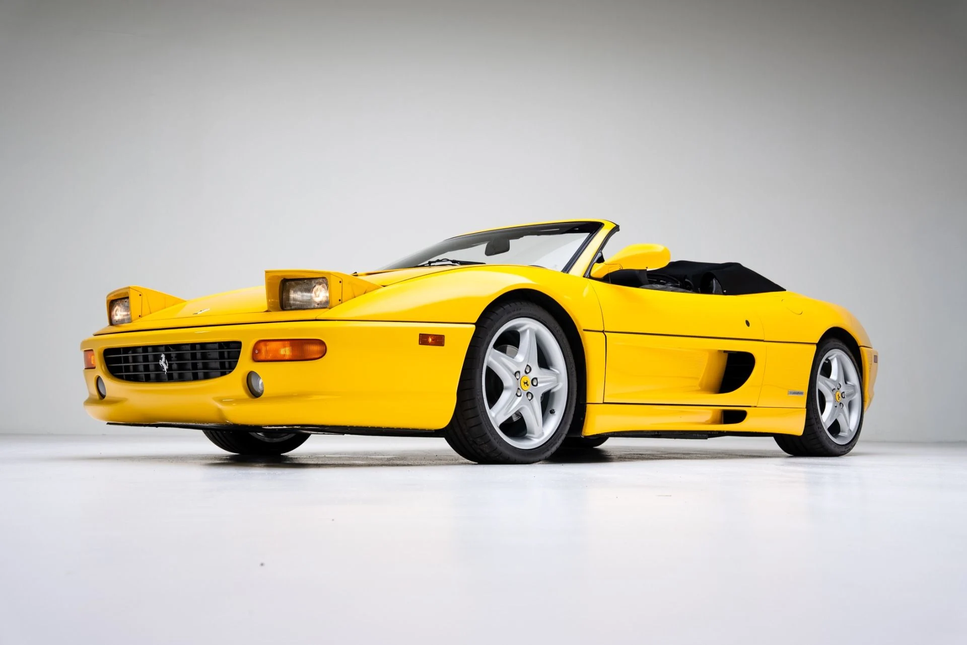 mph029_2598700731_Used_1997_Ferrari_F355_Spider_1769636442_7fdfad86c4