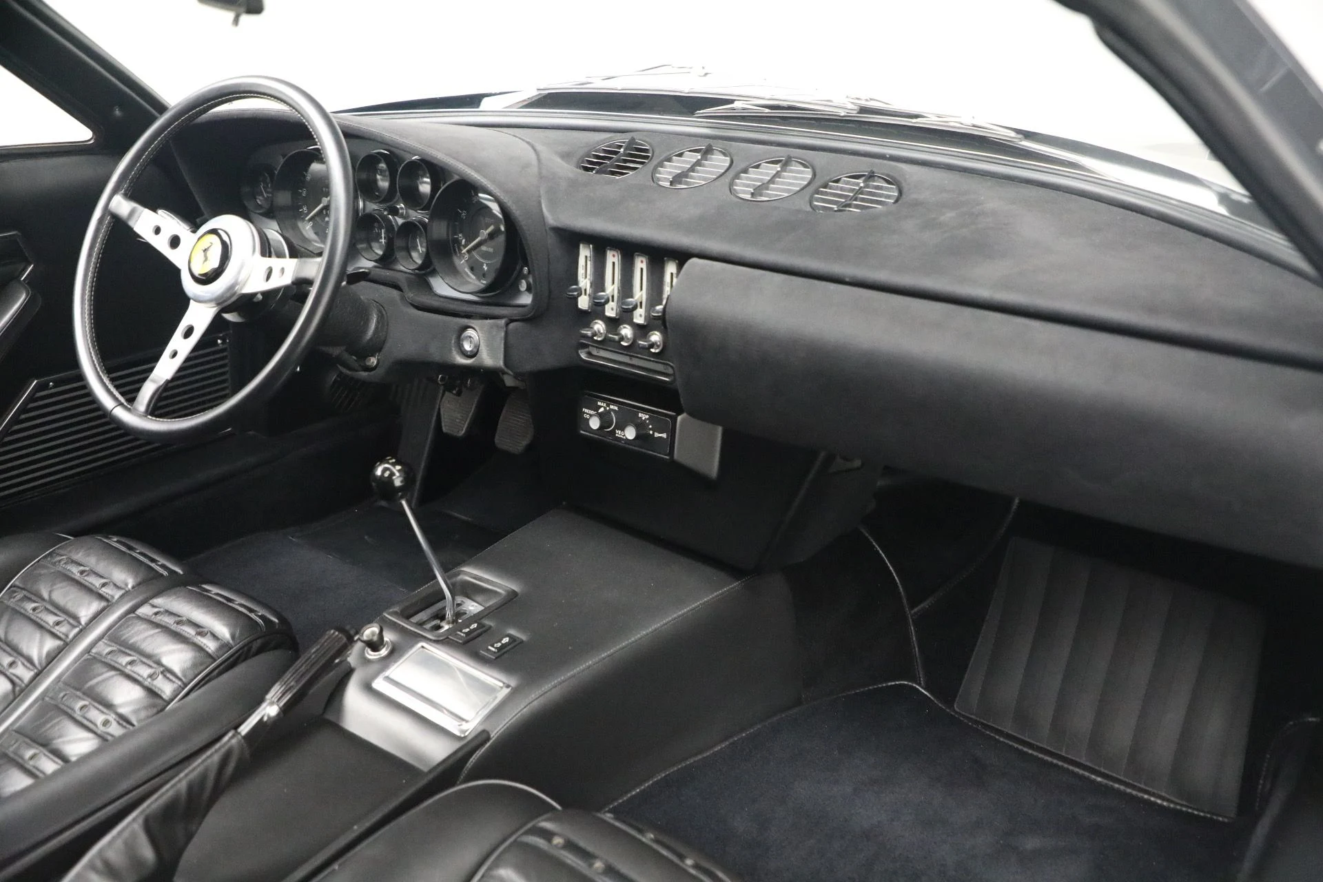 mph029_2603012871_Used_1971_Ferrari_365_GTB_4_Daytona_1770668334_71d78c2644