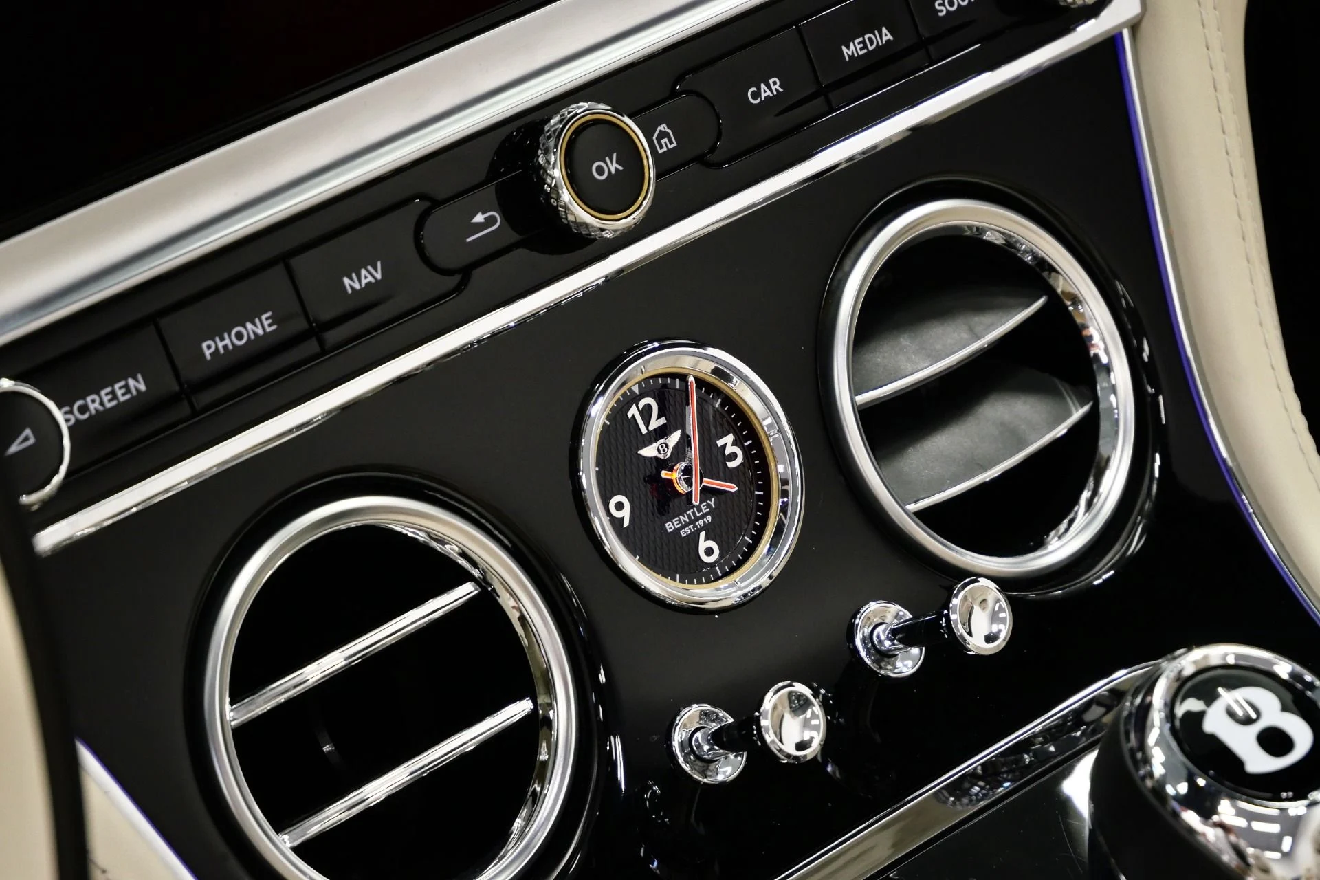 mph029_261241954_Used_2022_Bentley_Continental_GTC_V8_Mulliner_Specification_Front_Seat_Comfort_Specification_1775574655_fa1a06c3ef