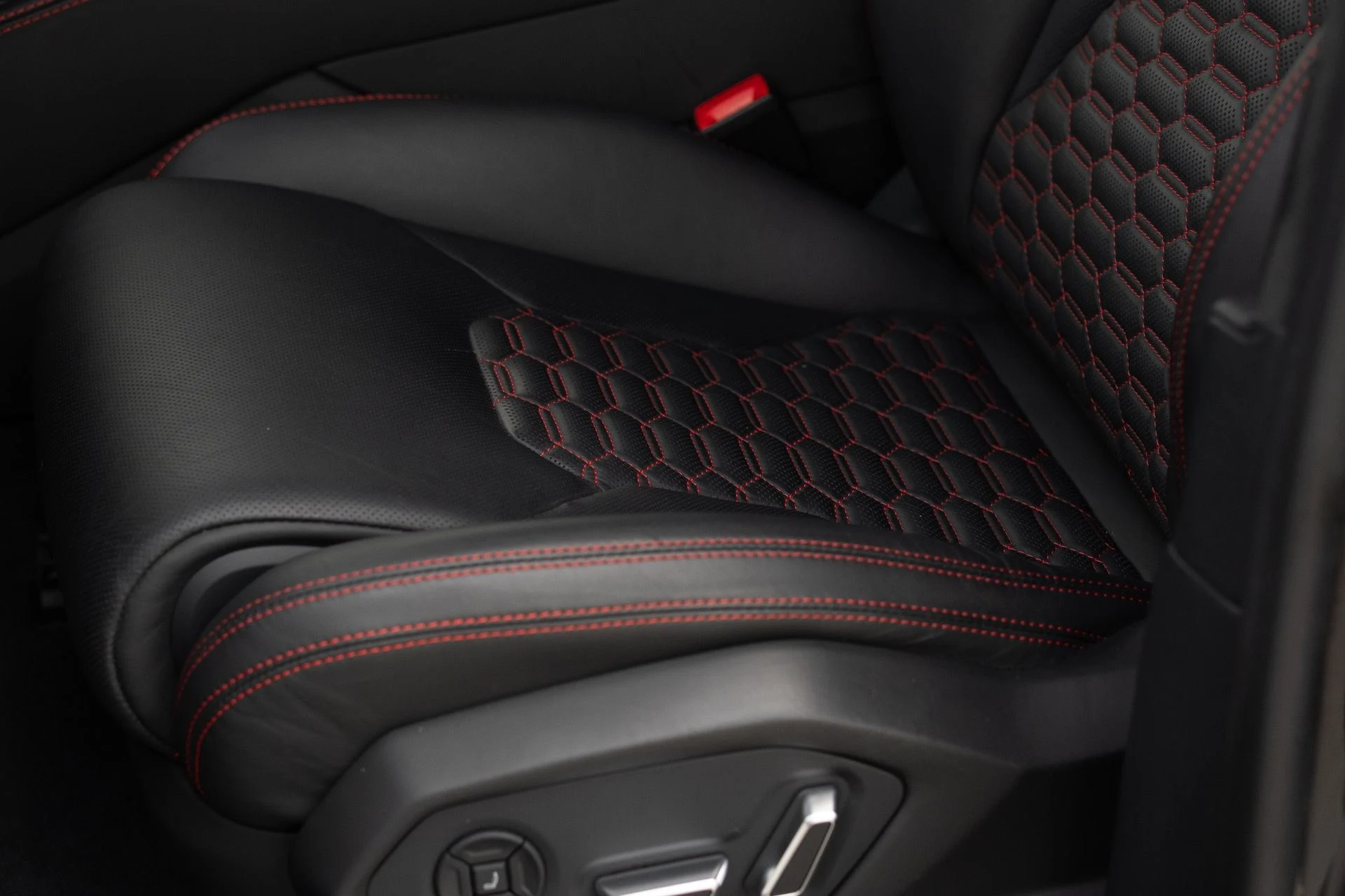 mph029_2614447996_Used_2020_Lamborghini_Urus_1758836559_991b55d6b5