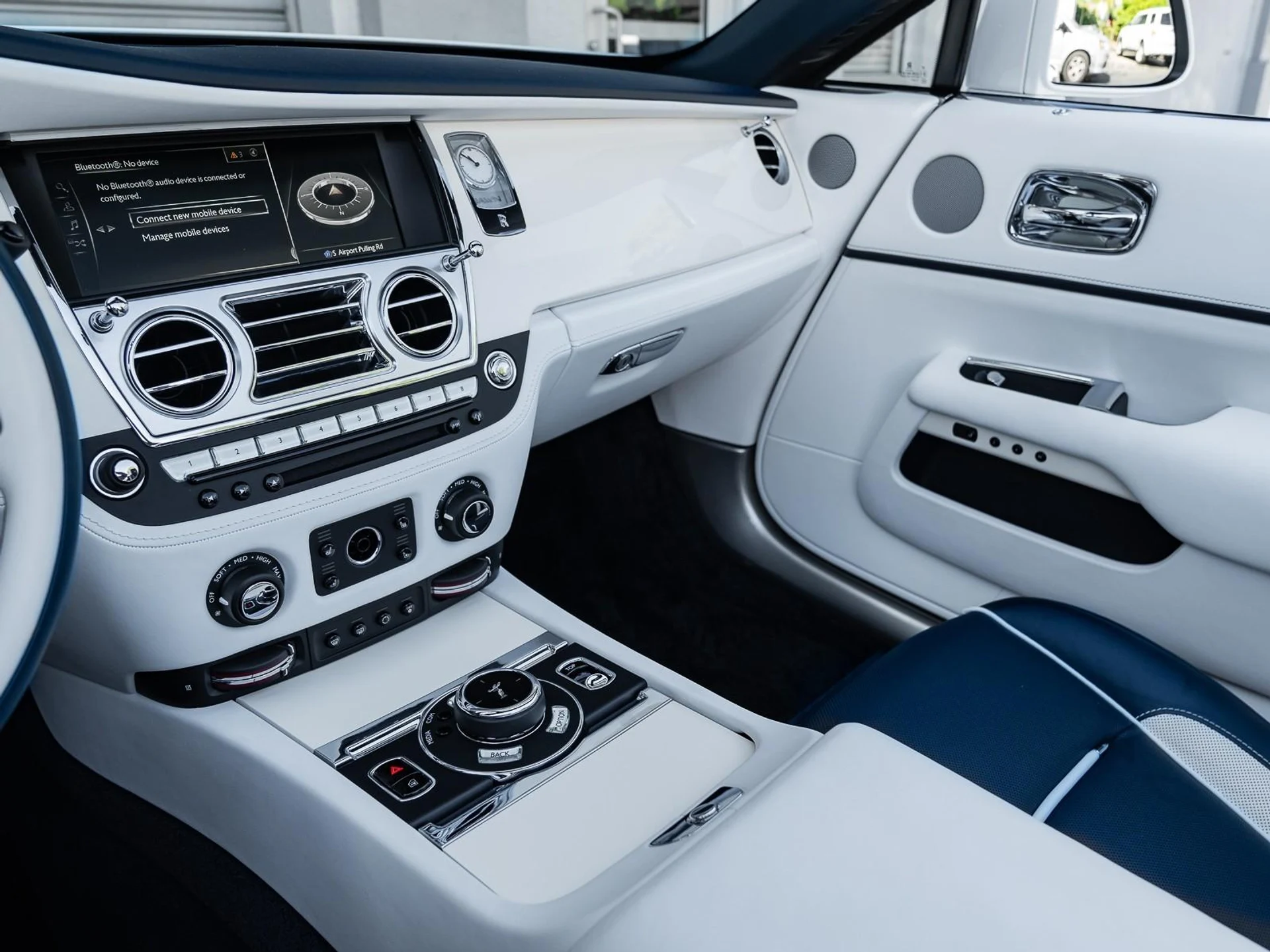 mph029_2638810901_Used_2019_Rolls_Royce_Dawn_1761832871_520202c2fe