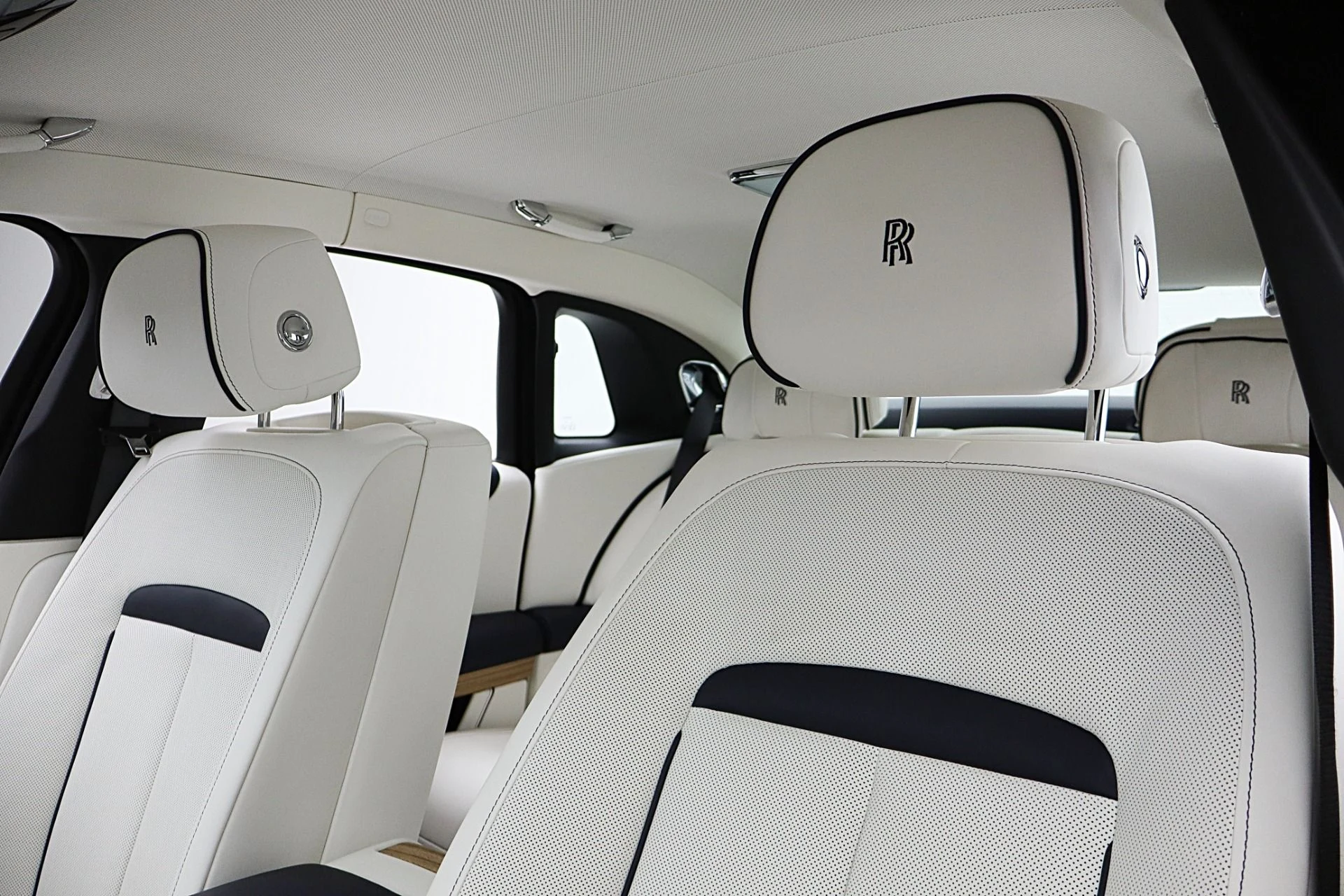mph029_2648531097_New_2025_Rolls_Royce_Ghost_LEASE_OPTIONS_AVAILABLE_8c3aa7da61