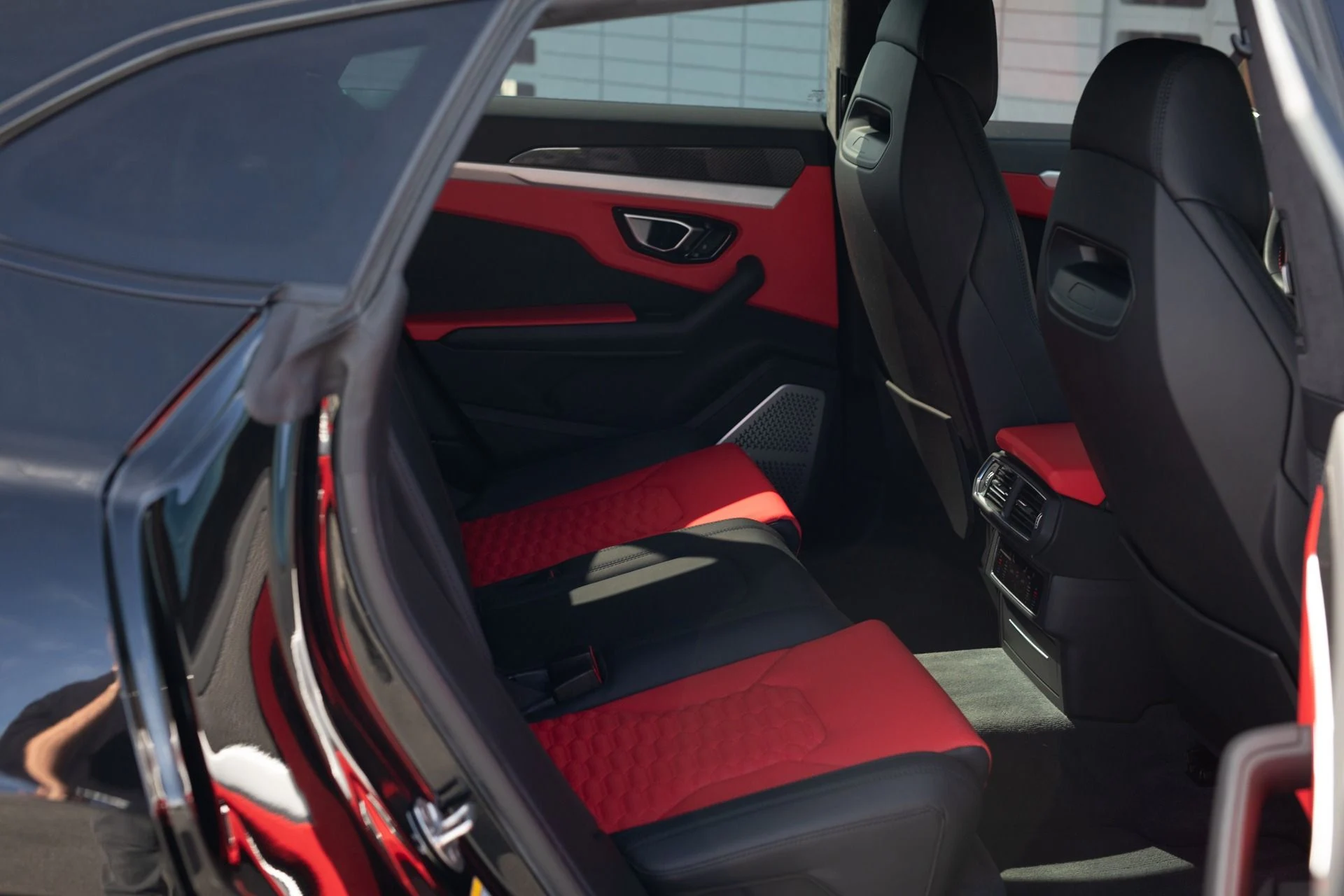 mph029_2653646385_Used_2020_Lamborghini_Urus_1739815979_a09860531b