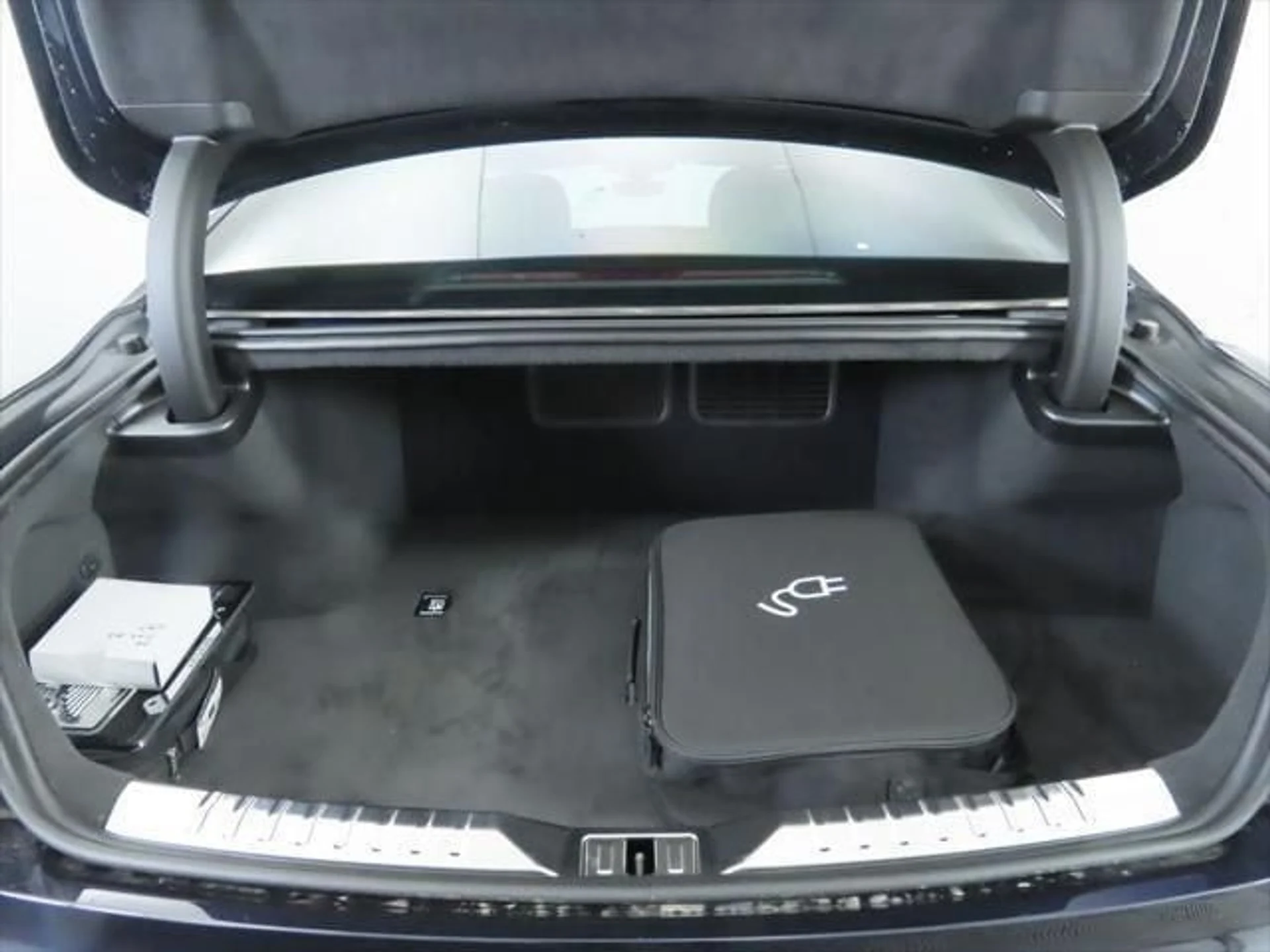 mph029_2656215848_used_2025_bentley_flying_spur_speedsedan_8119_23006169_30_640_4f7692f3ba