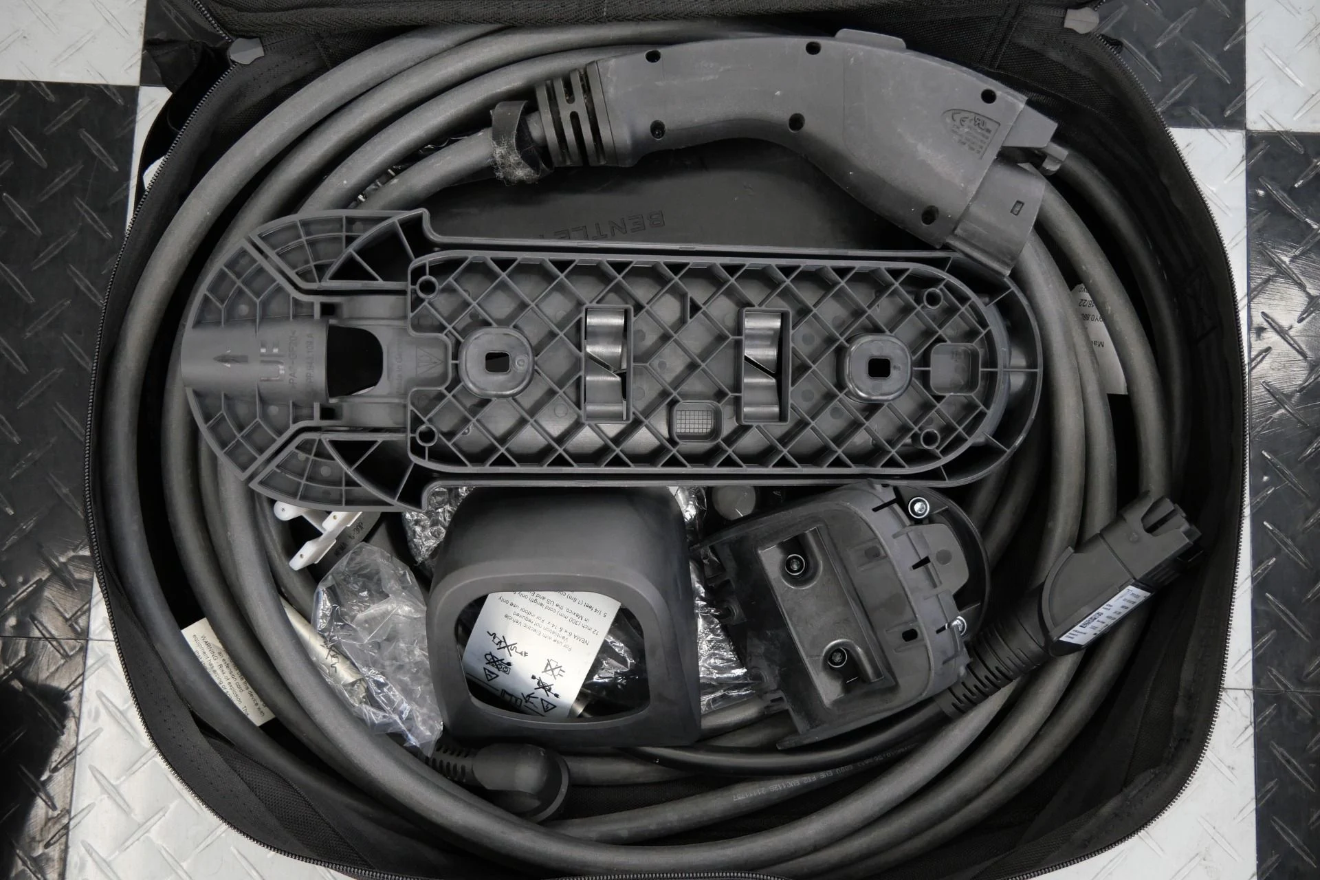 mph029_2661376814_Used_2023_Bentley_Flying_Spur_Hybrid_Touring_Specification_Contrast_Stitching_Piping_Bang_and_Olufsen_1769812693_e16613ab38