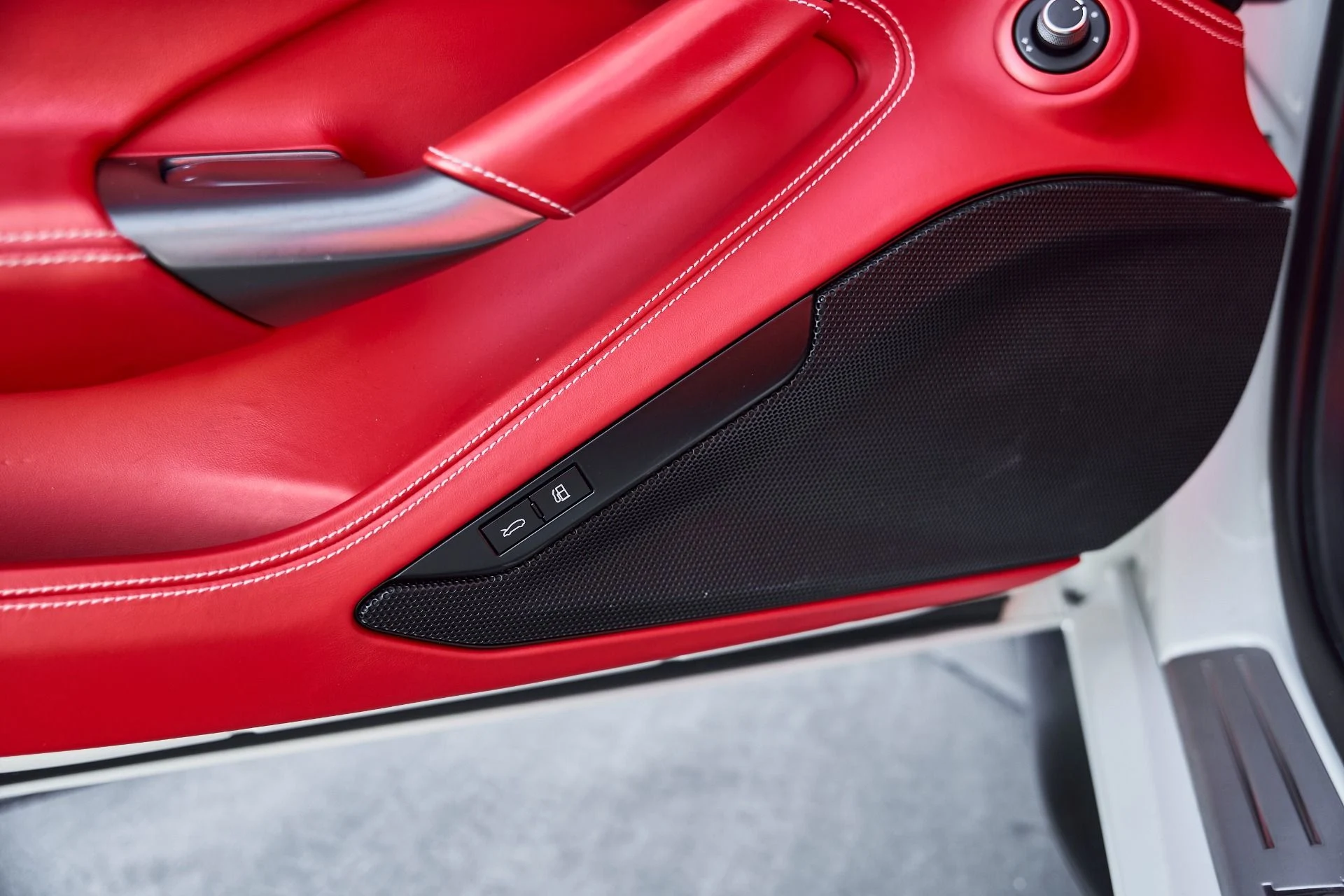 mph029_2670899219_Used_2021_Ferrari_F8_Tributo_1766025176_471581d67d