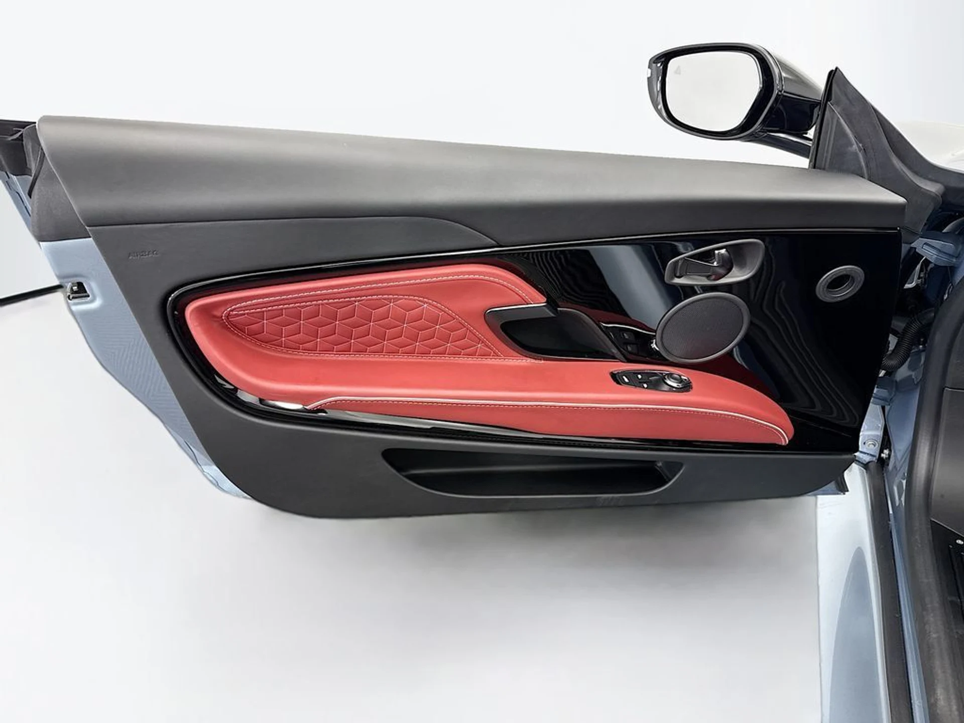 mph029_2680328705_used_2021_aston_martin_dbs_superleggeravolante_8119_22994396_30_1024_79ed3d6d9d