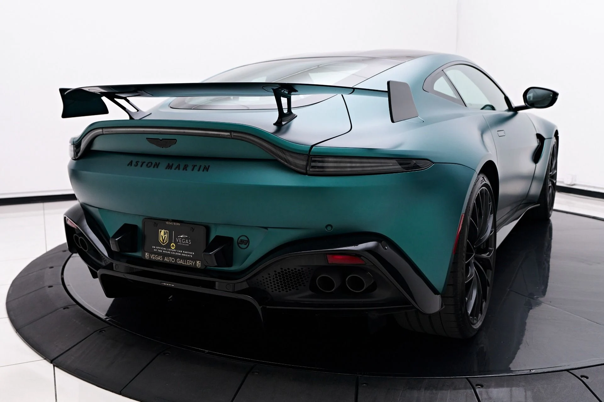 mph029_2690134850_Used_2023_Aston_Martin_Vantage_F1_Edition_1755655636_5f68608ffa