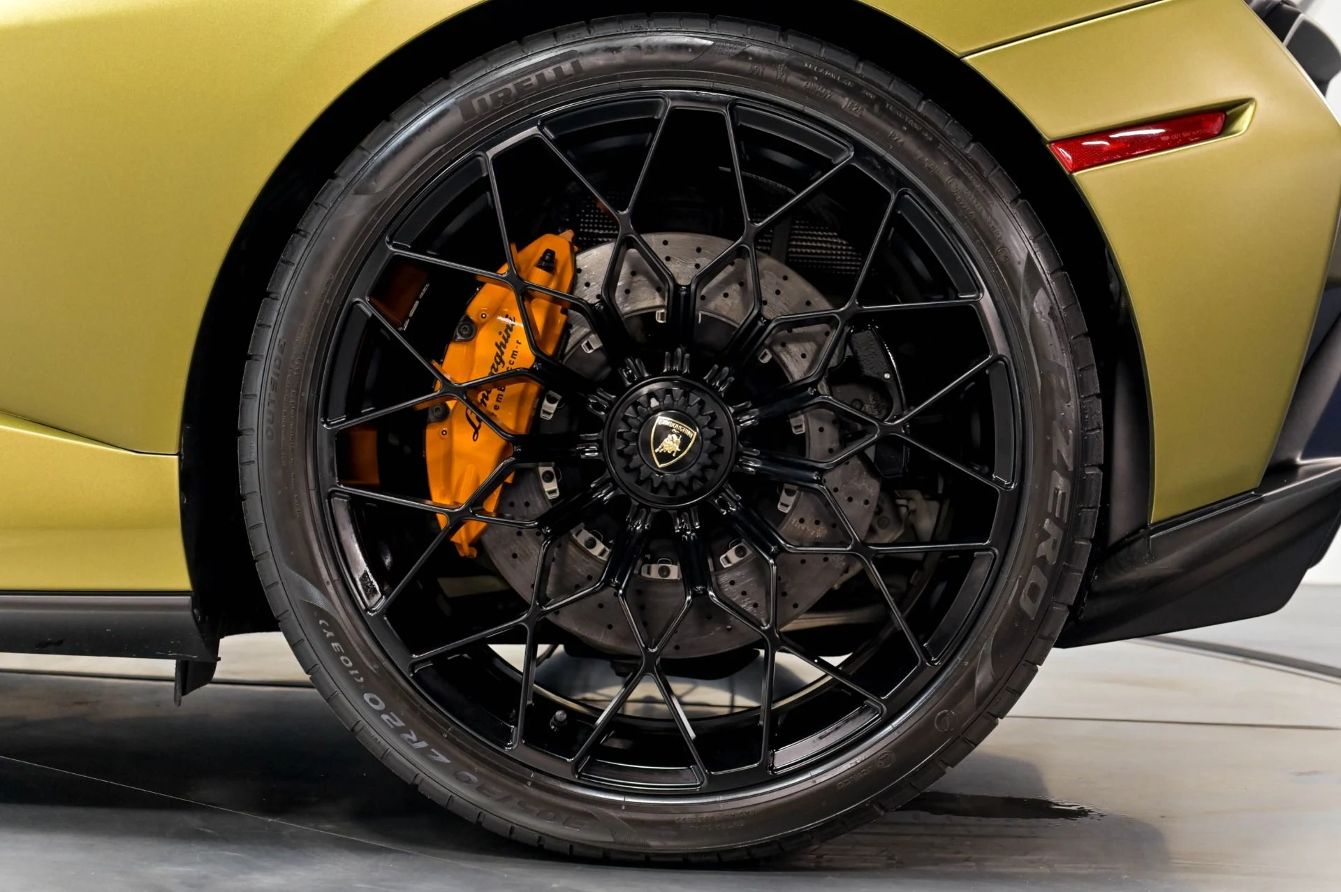 mph029_2690140413_Used_2023_Lamborghini_Huracan_STO_1782768591_10f961bb0a