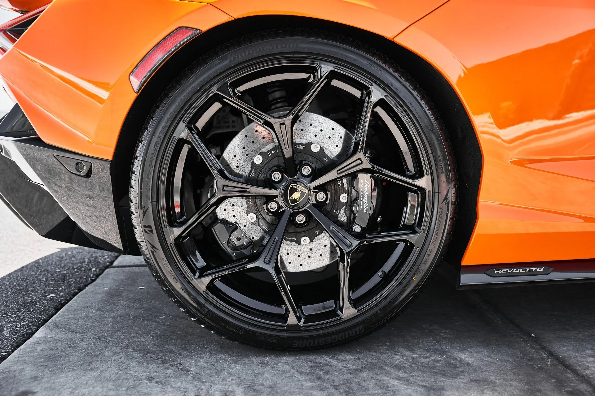 mph029_2693847772_Used_2024_Lamborghini_Revuelto_Base_1777394305_e41fd38e20