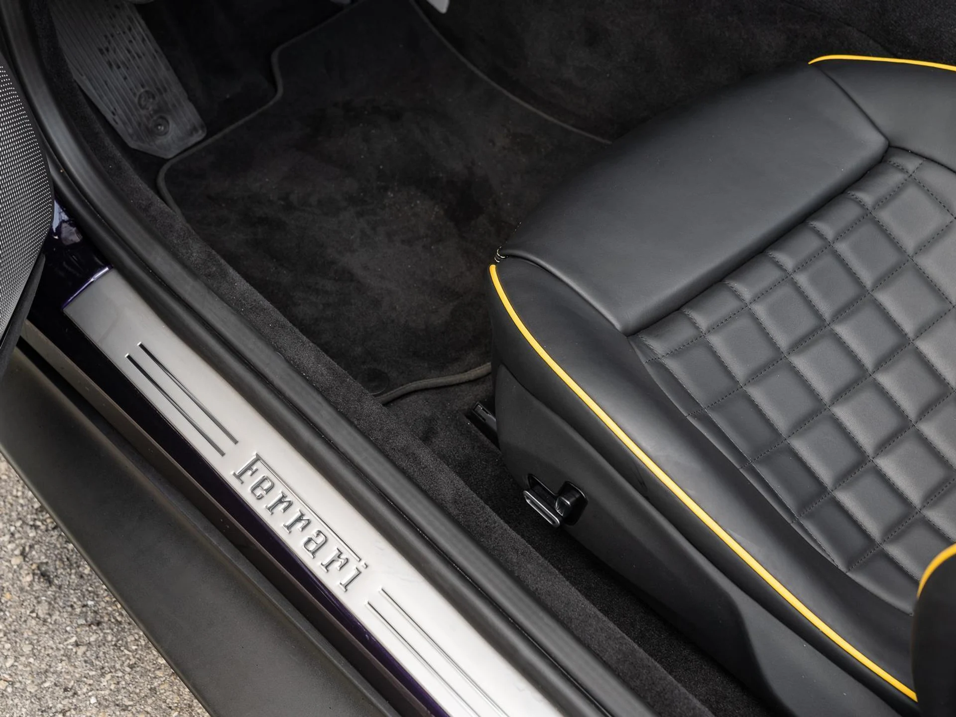 mph029_2699909457_Used_2025_Ferrari_Roma_Spider_Convertible_1772576627_c2891fad04