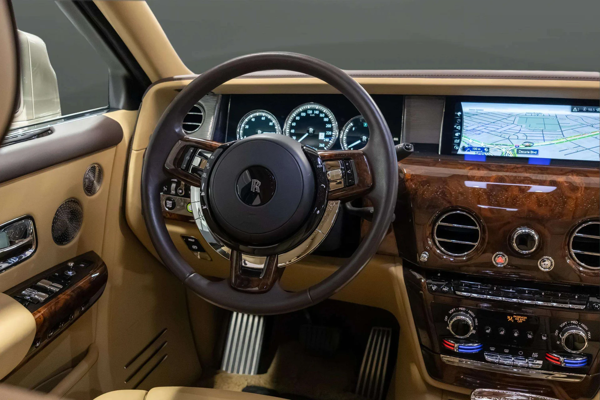 mph029_2702409044_5d709cf1_f823_4c98_9ad7_56bd3f82a0c2_201920_Rolls_Royce20_Phantom2028_SCA_687_S59_KU_10466929_30_0697728707