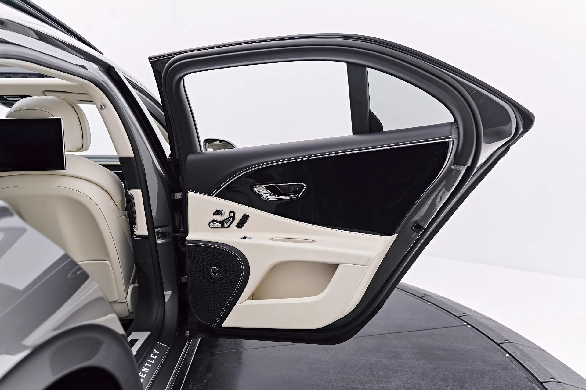 mph029_2704060793_Used_2022_Bentley_Flying_Spur_W12_1786226185_4d39477b9c