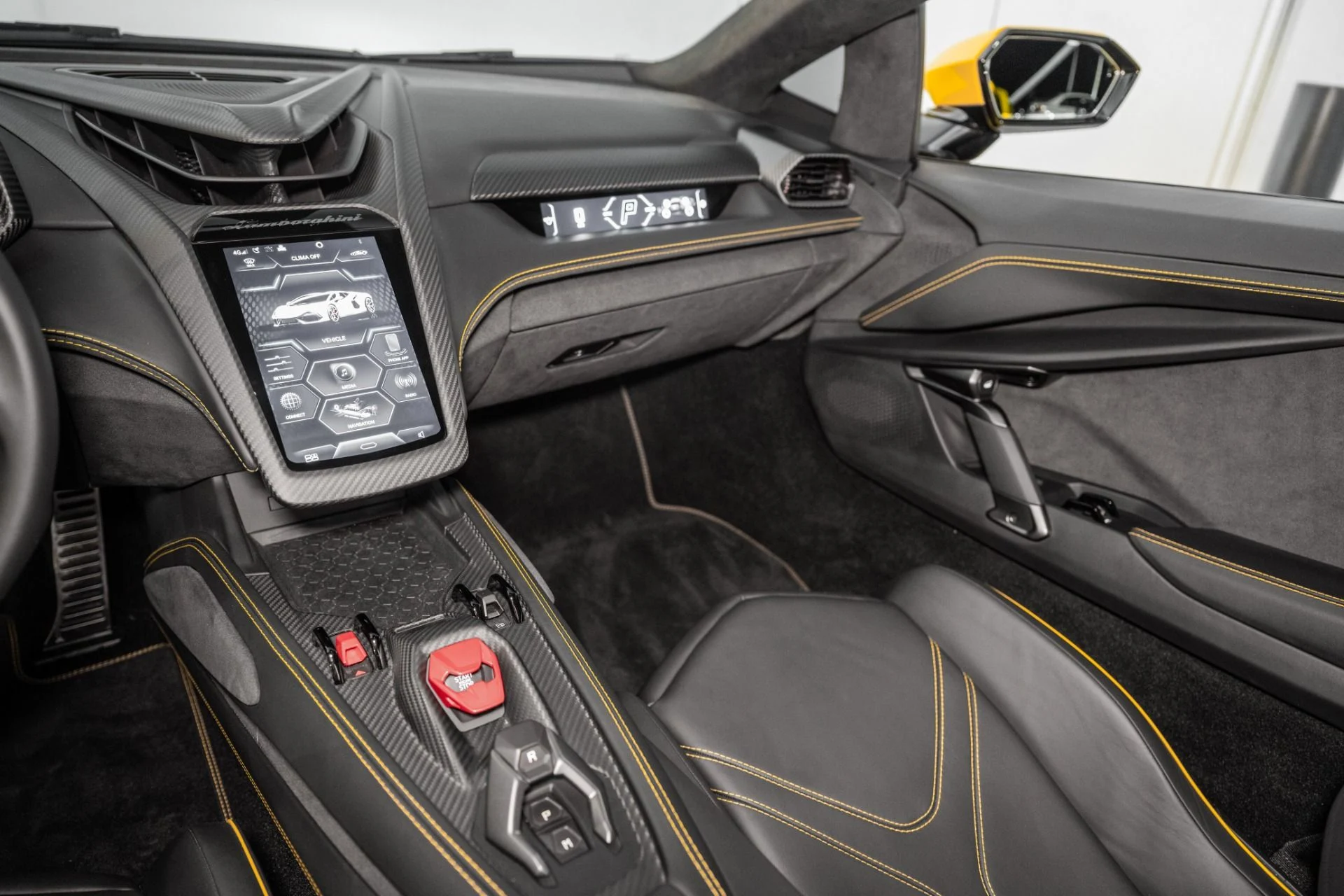 mph029_2706148581_Used_2024_Lamborghini_Revuelto_1760974364_df82e838b6