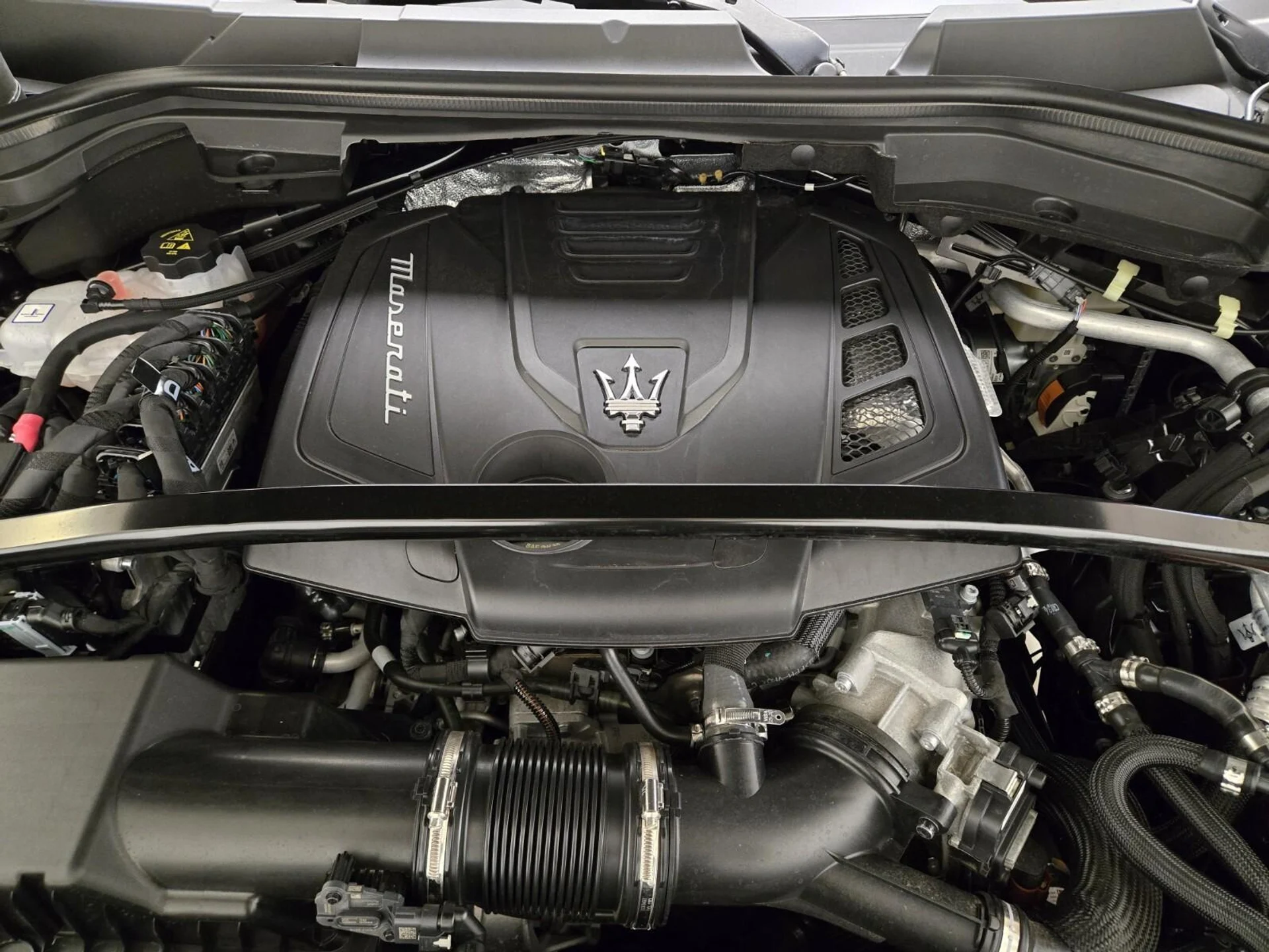 mph029_2715327876_Used_2023_Maserati_Grecale_Modena_1756365831_51d23ea625