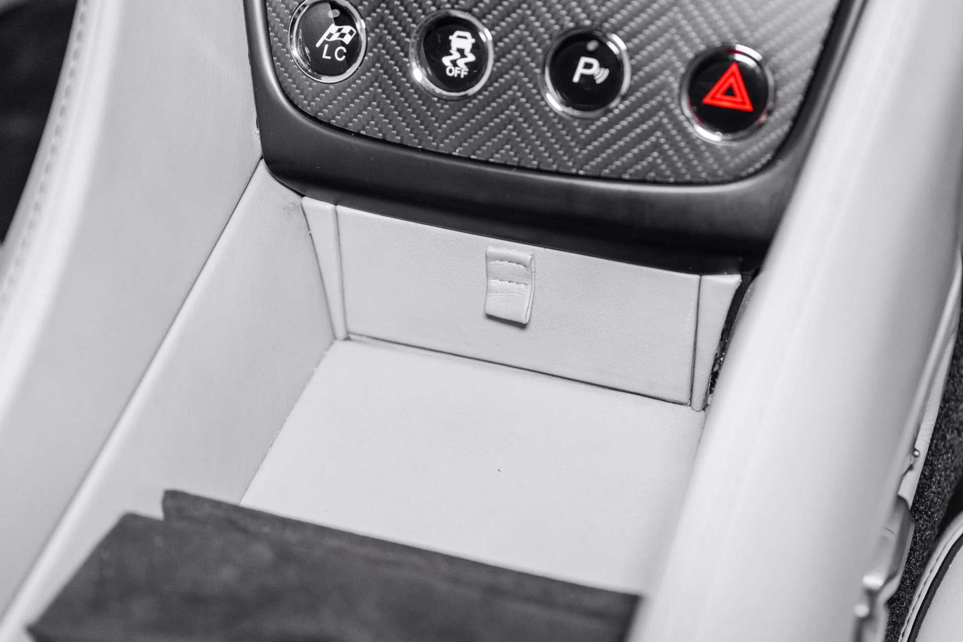 mph029_2716245602_Used_2016_Aston_Martin_Vanquish_V12_1770132200_d514d0c811