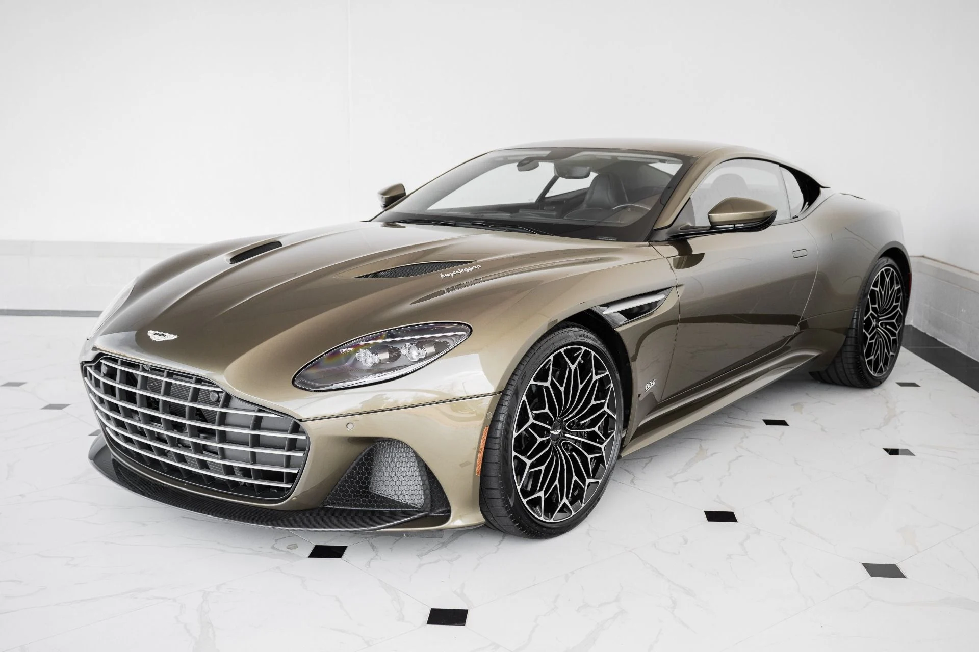 mph029_2723863616_Used_2020_Aston_Martin_DBS_Superleggera_007_OHMSS_Edition_1679175725_20fb286dcd
