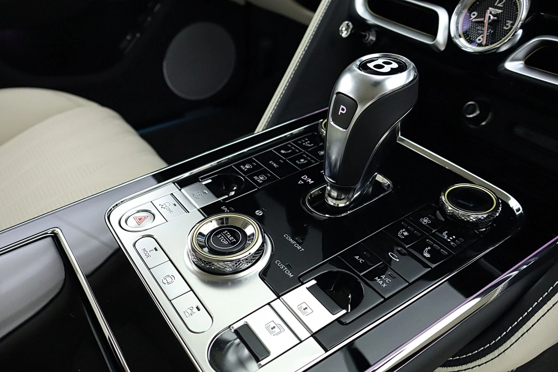 mph029_2724715638_New_2026_BENTLEY_Flying_Spur_Azure_V8_c46afe3345