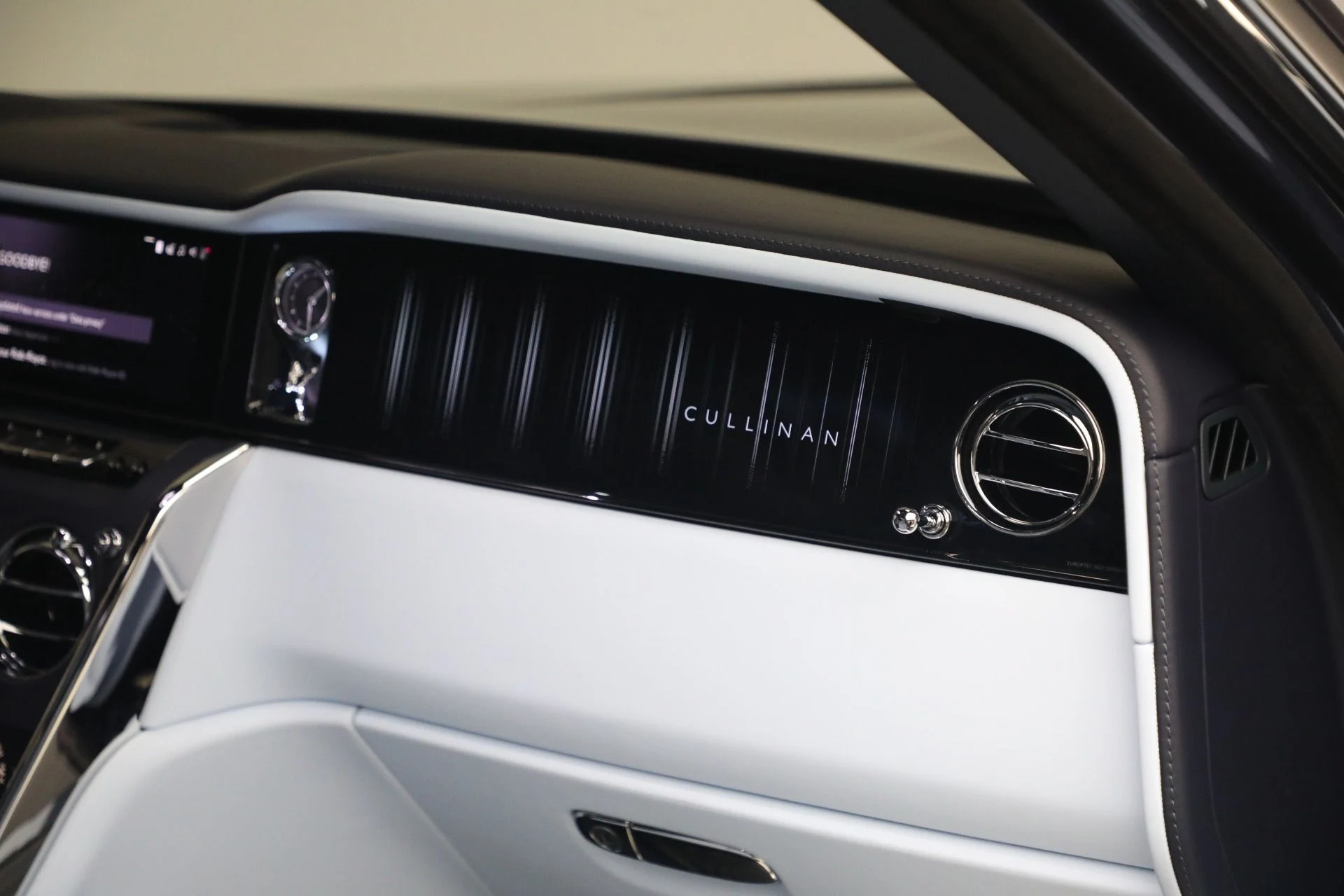 mph029_2726257977_Used_2025_Rolls_Royce_Cullinan_2a8973870a