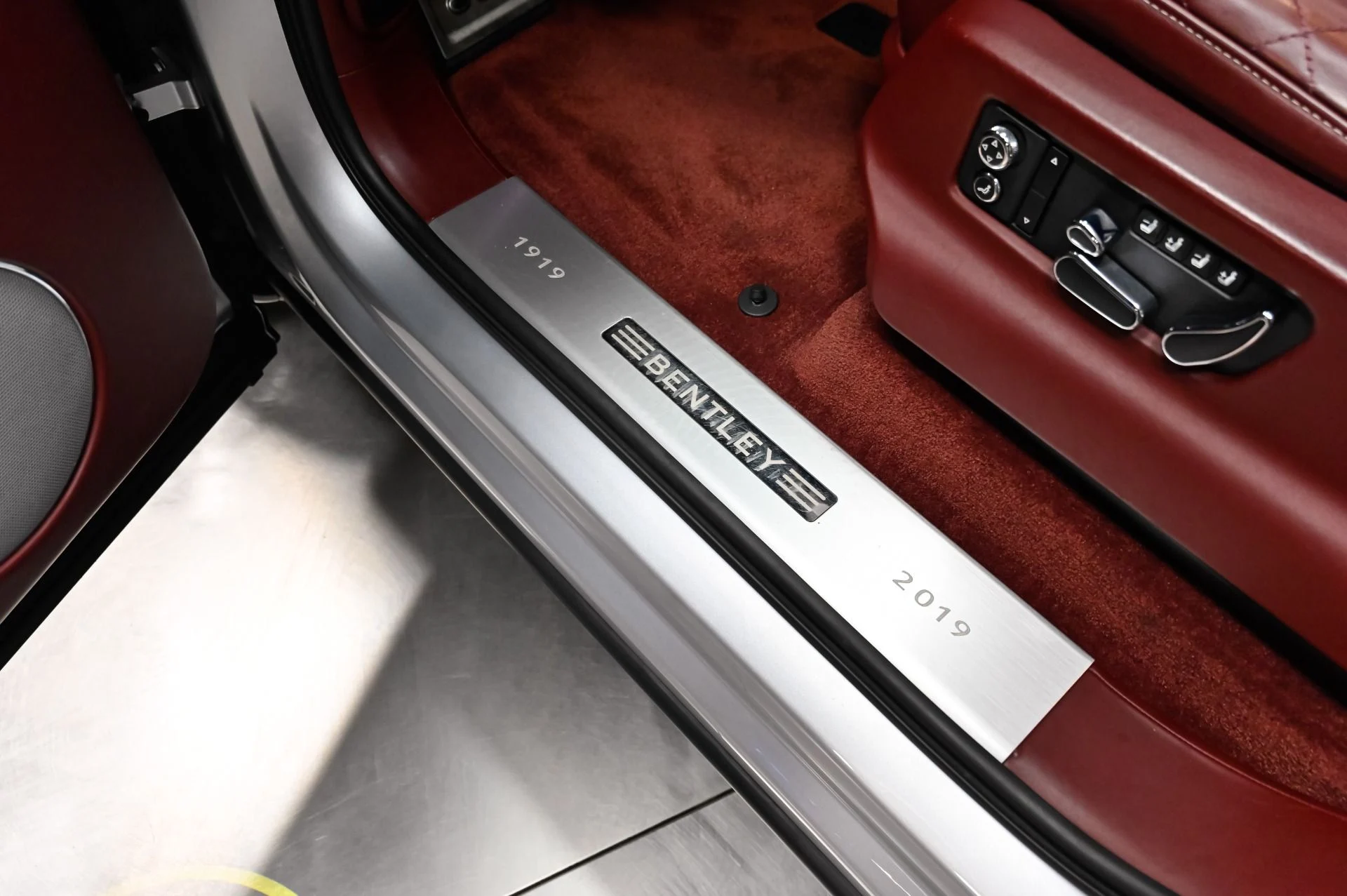mph029_2736006484_Used_2019_Bentley_Bentayga_V8_1790790917_d4392e9660