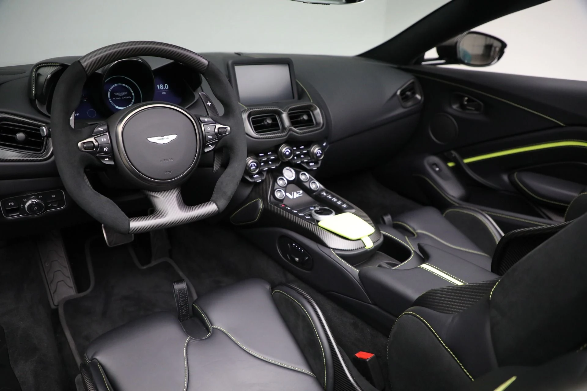 mph029_2739541752_Used_2023_Aston_Martin_Vantage_V12_e6e86899ee