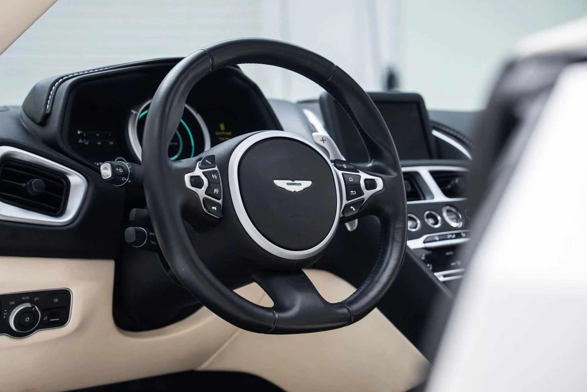 mph029_2749236361_Used_2020_Aston_Martin_DB_11_Volante_1764802988_e8d2f53ed8