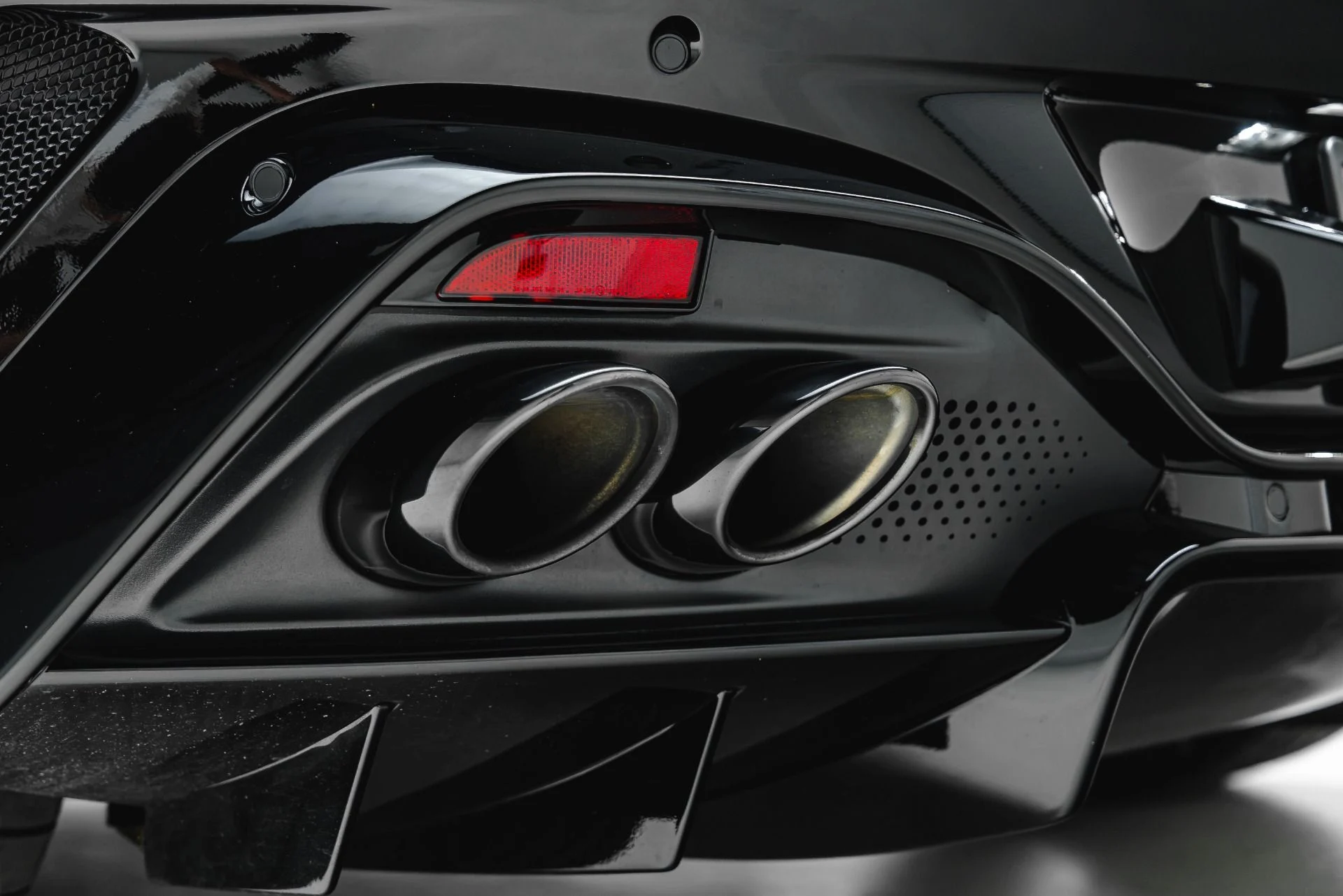 mph029_2749476888_Used_2025_Aston_Martin_Vantage_1790202722_062847b72f