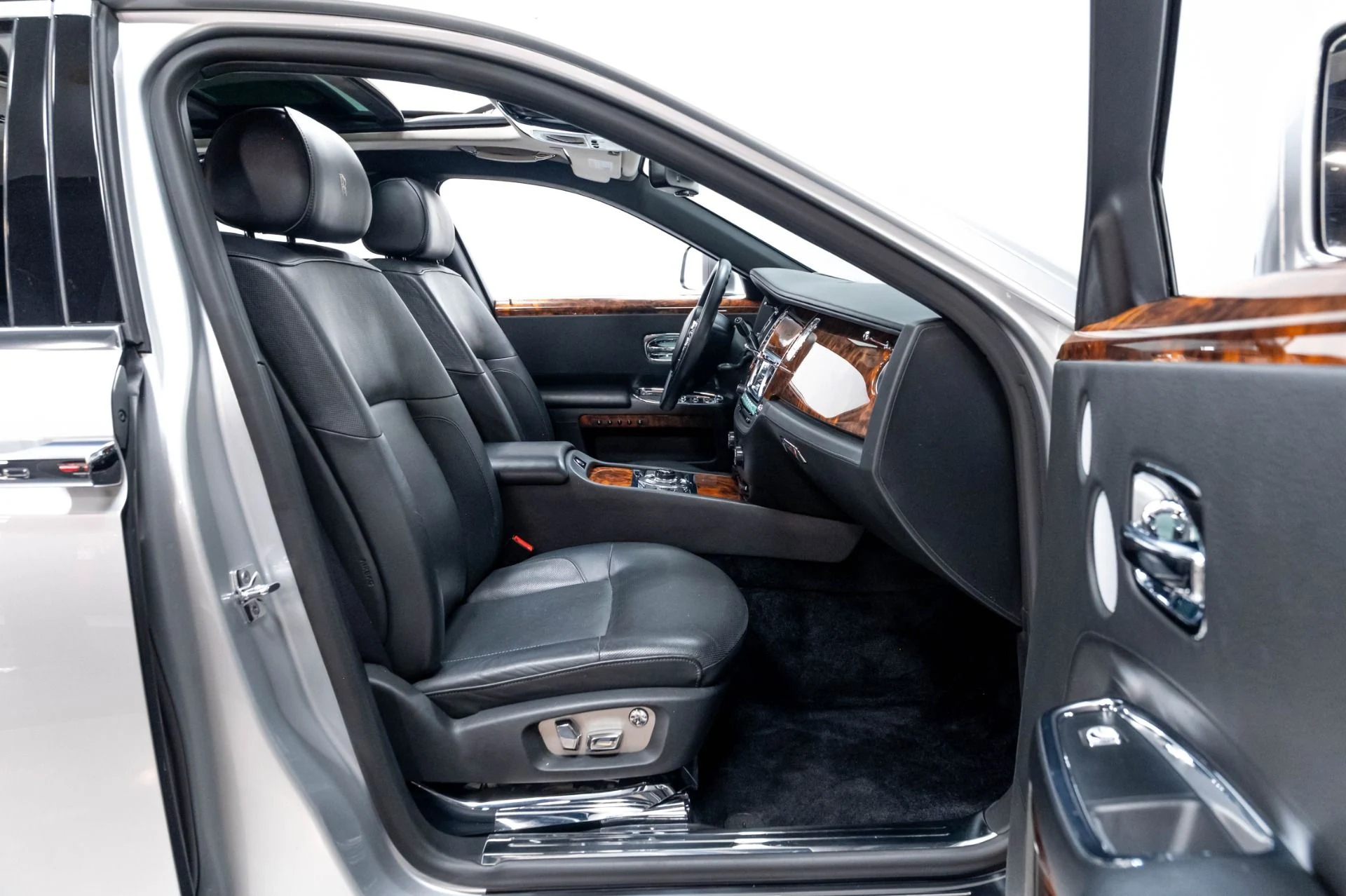 mph029_276074047_Used_2012_Rolls_Royce_Ghost_1778014944_9ae5c9143c