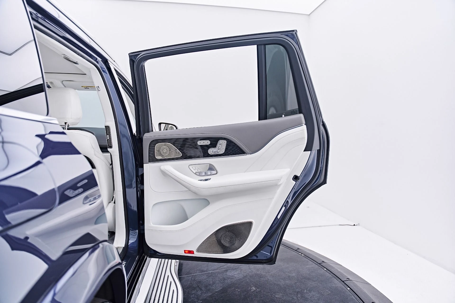 mph029_2768379290_Used_2024_Mercedes_Benz_GLS_Maybach_GLS_600_1790466115_a586ca9ea0