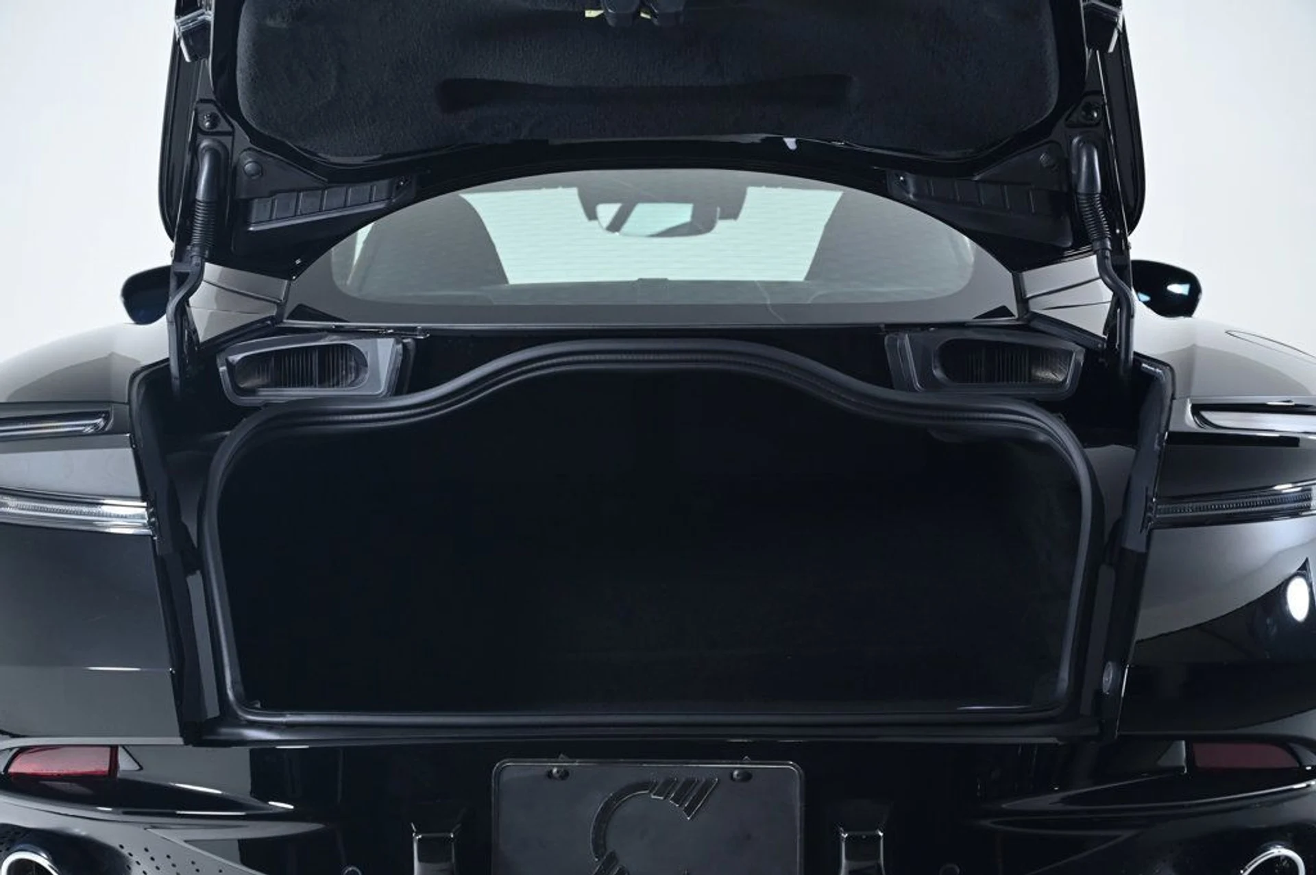 mph029_2770057043_new_2026_aston_martin_db12_11350_22934456_29_1024_b88ba06bb0