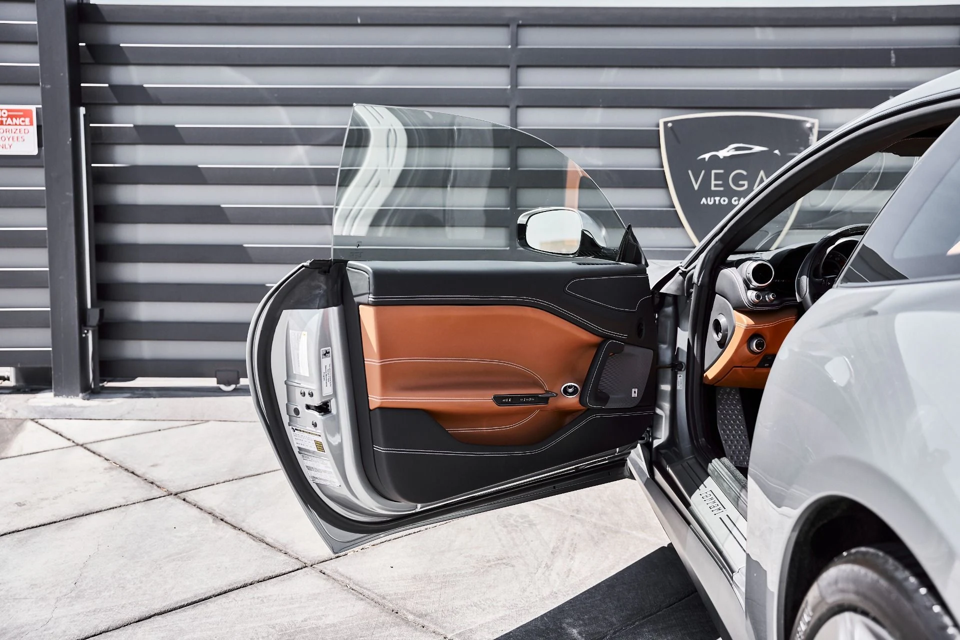 mph029_2797618046_Used_2018_Ferrari_GTC_4_Lusso_V12_1775612036_7e7eadcff5