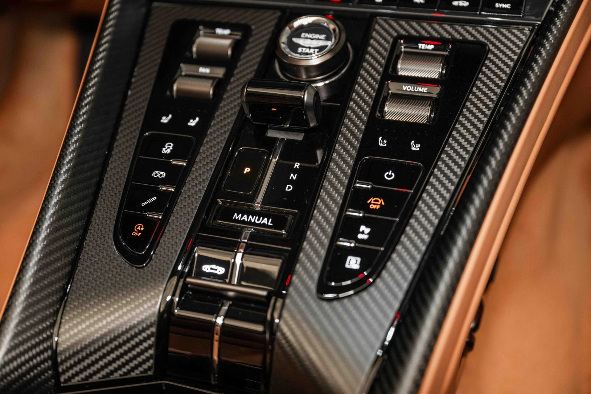 mph029_2802302998_Used_2025_Aston_Martin_DB_12_Volante_1727880982_2401c98183