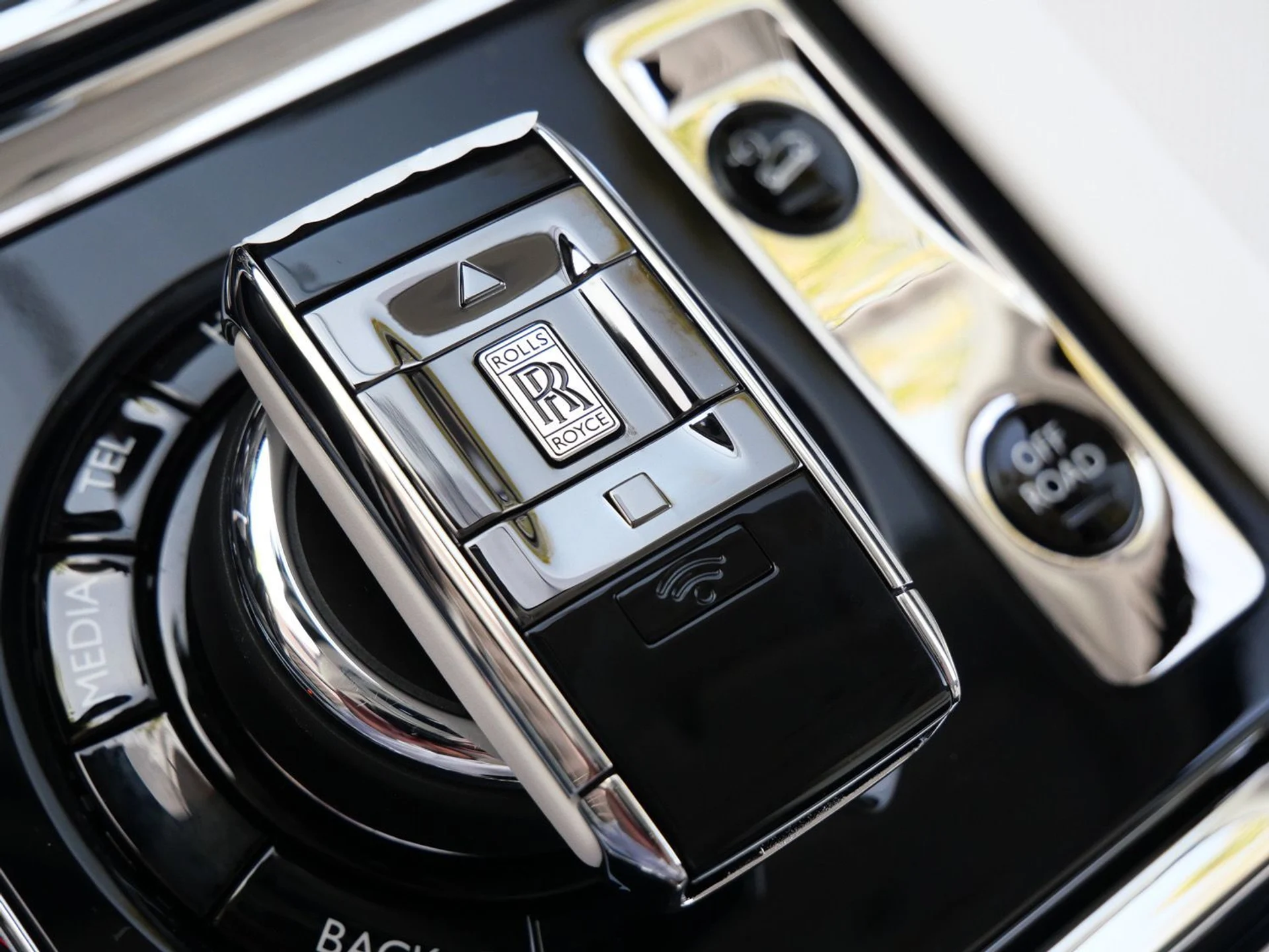 mph029_2806980734_c536868bc209d8e4bf7d1c88b0145363x_565cb527af