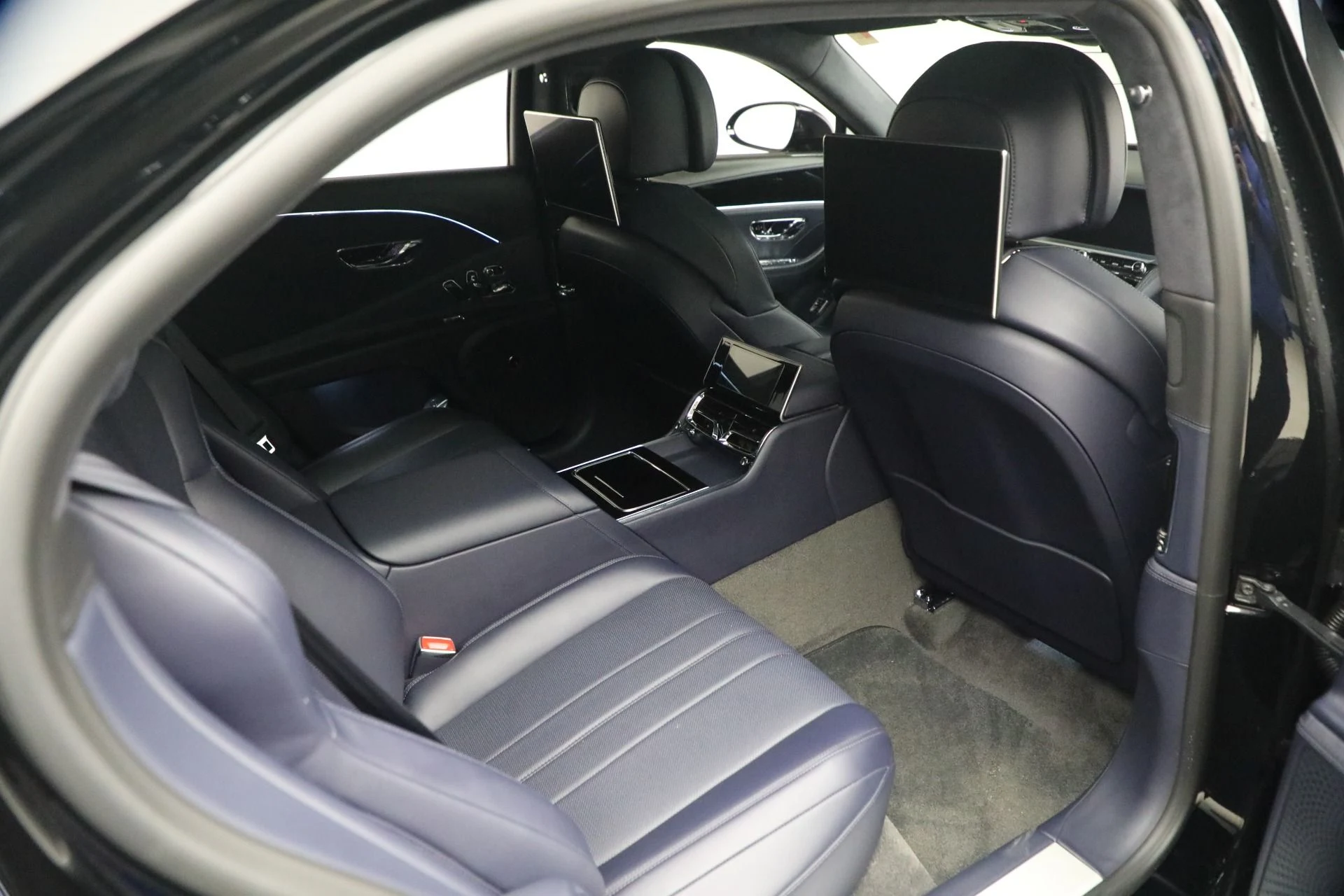 mph029_2817221074_Used_2023_Bentley_Flying_Spur_V8_1770152797_c05b068847