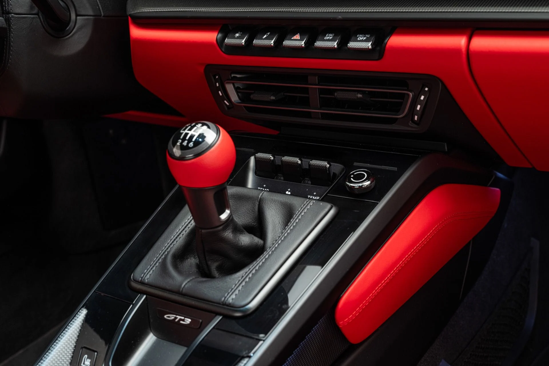 mph029_2818637392_Used_2024_Porsche_911_GT_3_Touring_1776272103_715cdd2302