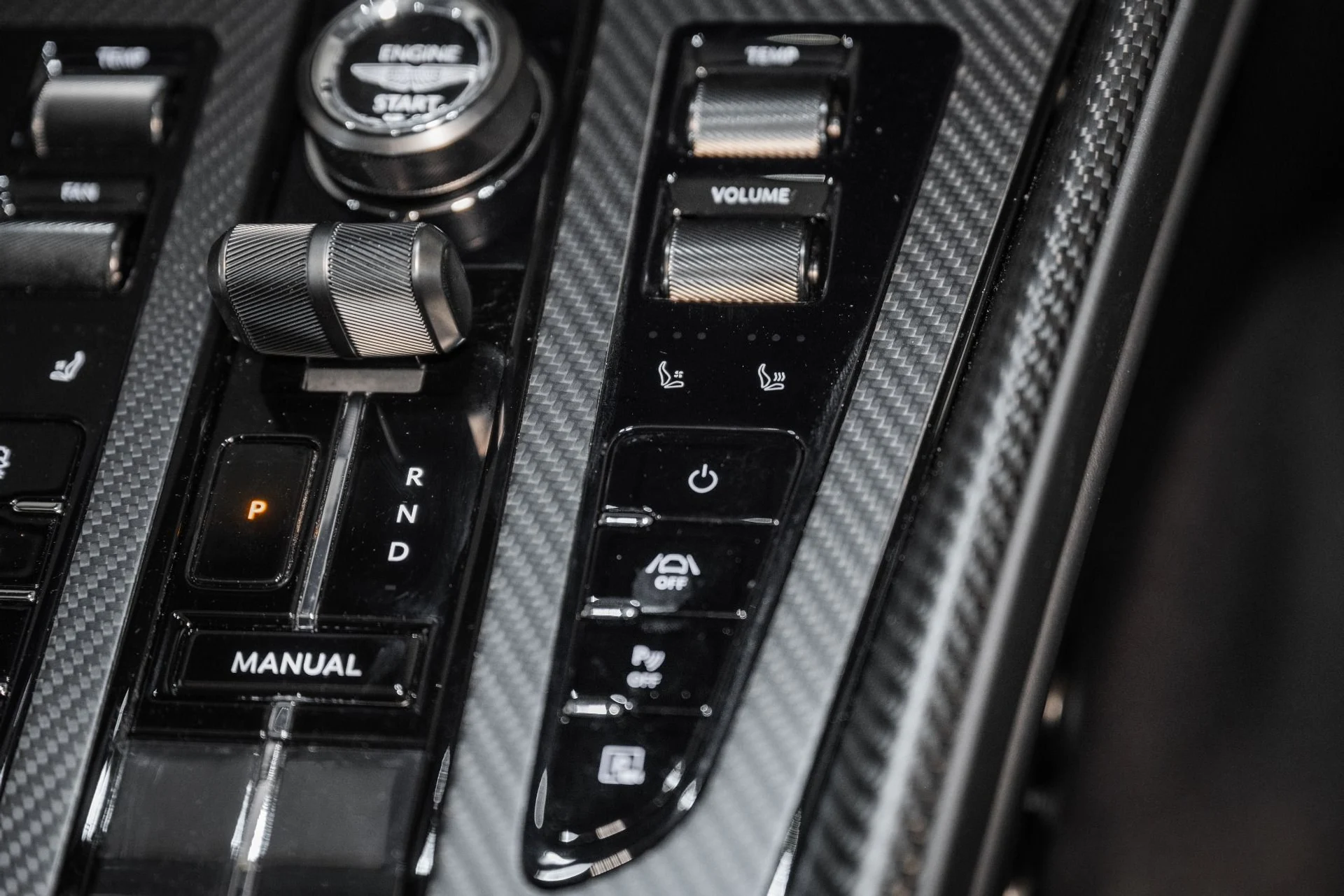 mph029_2818714648_Used_2025_Aston_Martin_DB_12_Coupe_1742566094_4e650d6cc1