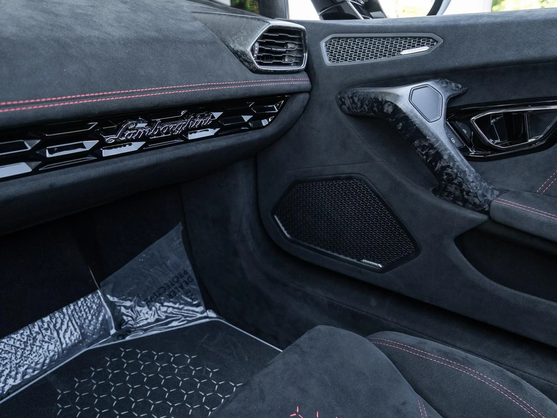 mph029_2822356815_Used_2018_Lamborghini_Huracan_Performante_Spyder_1761599158_55b108b063