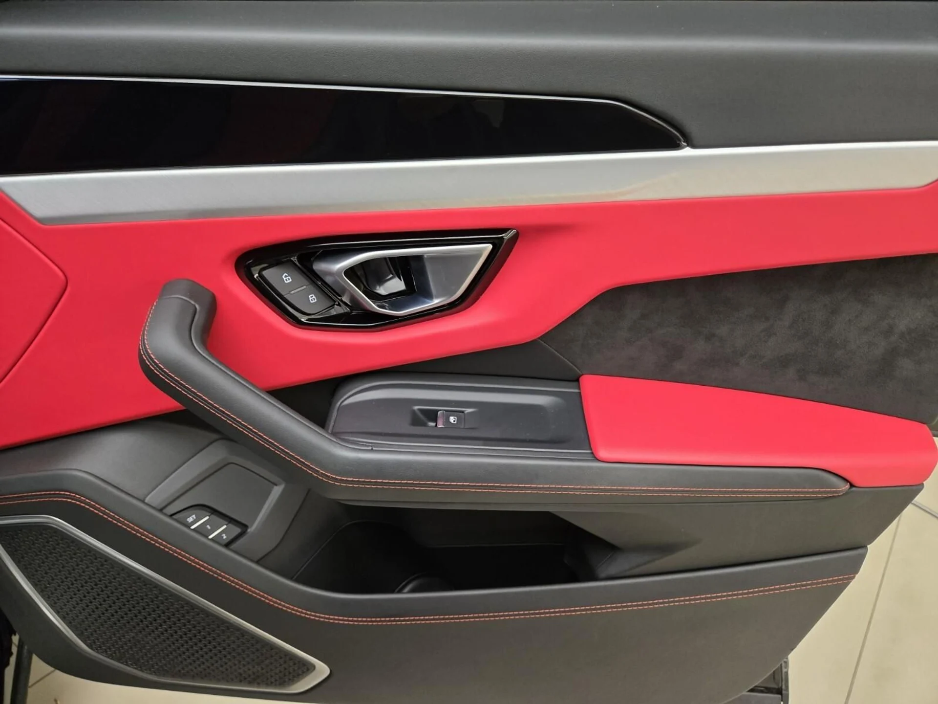 mph029_2826161176_Used_2021_Lamborghini_Urus_1754376920_f081ead286